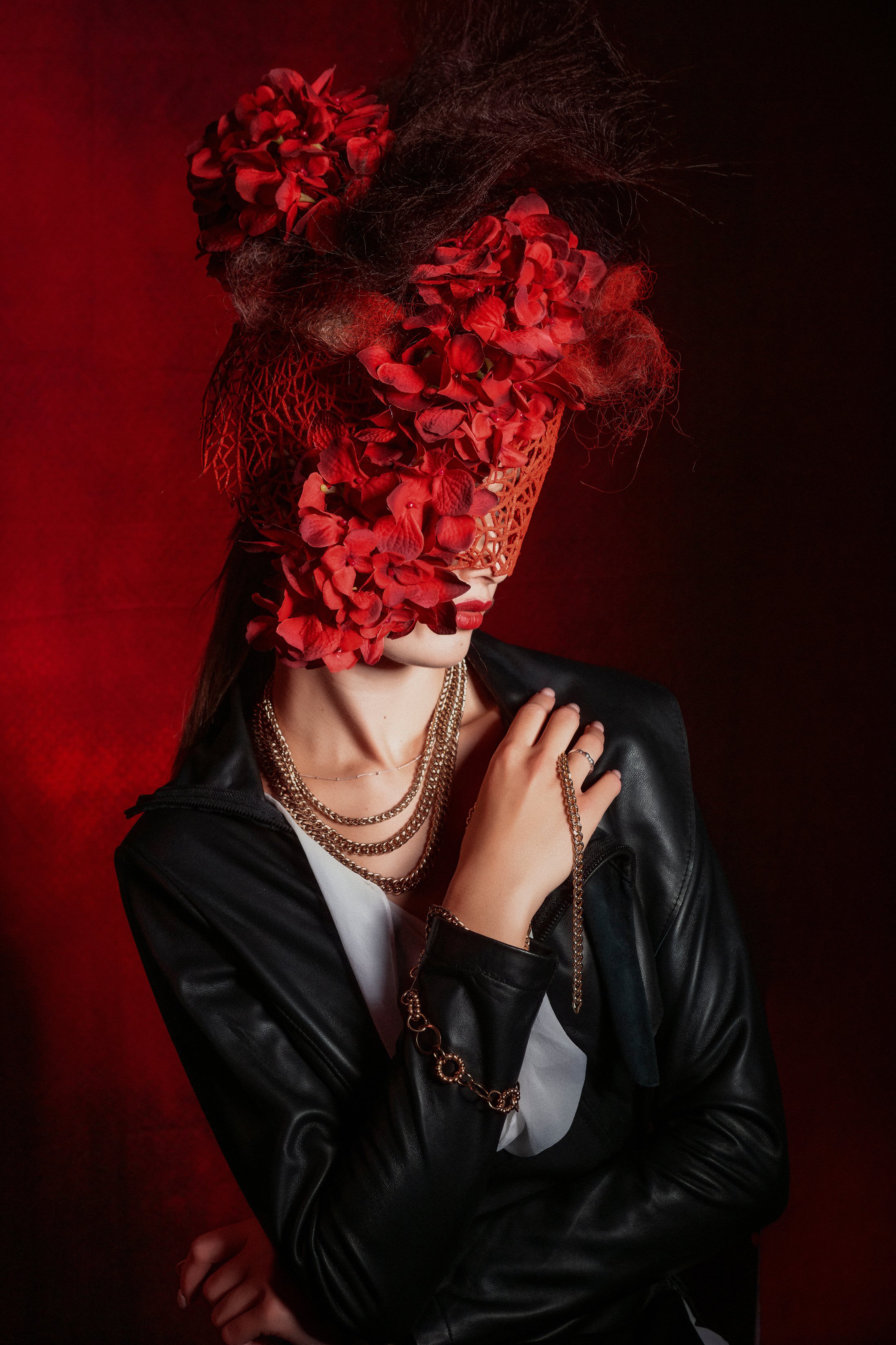 Model : Tekla Peterffy | Photographer: Zoe Varol | HM & Hairpiece: Lori S Makeup & FX | Designers : Letheronme & Annaliseemmi