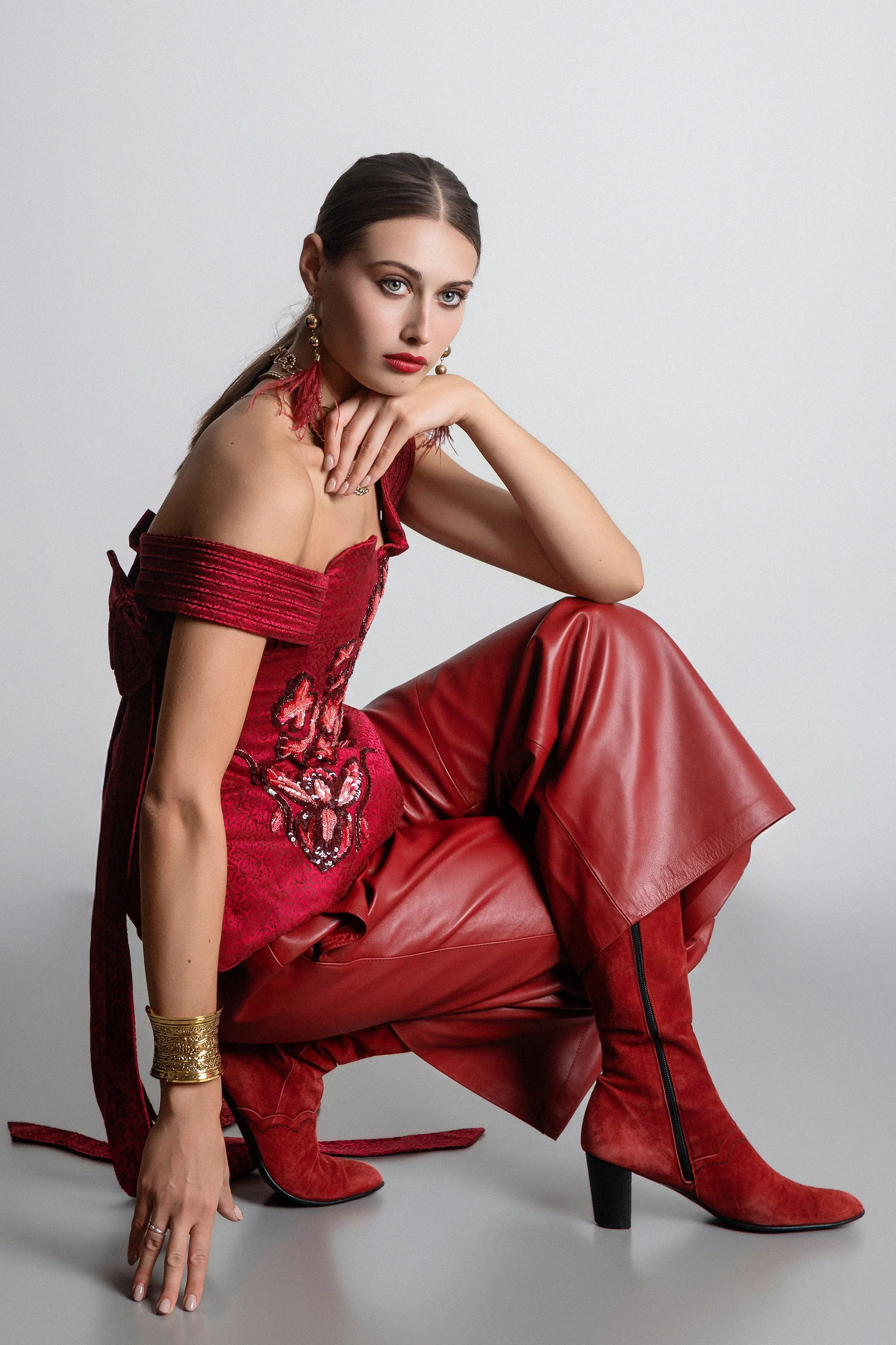 Model : Tekla Peterffy | Photographer: Zoe Varol | HM & Hairpiece: Lori S Makeup & FX | Designers : Letheronme & Annaliseemmi