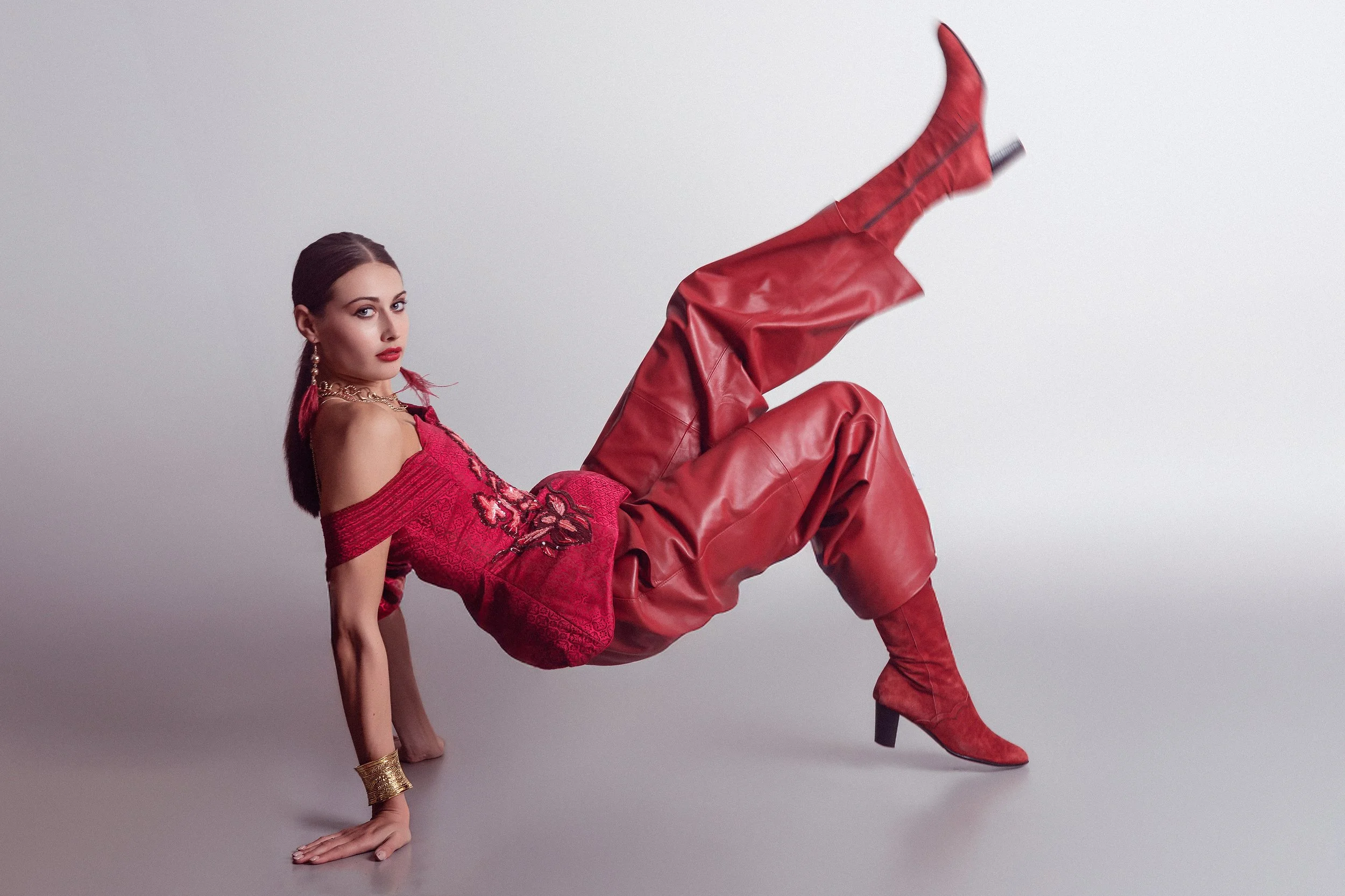 Model : Tekla Peterffy | Photographer: Zoe Varol | HM & Hairpiece: Lori S Makeup & FX | Designers : Letheronme & Annaliseemmi