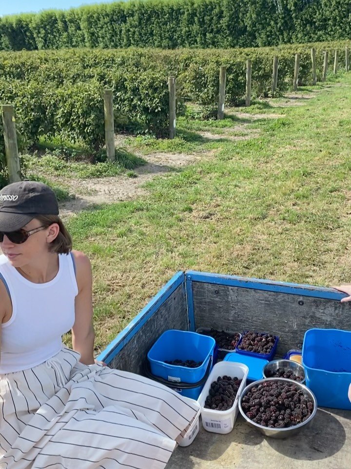 👙🌻⛱️🤌🏼🍓🫐