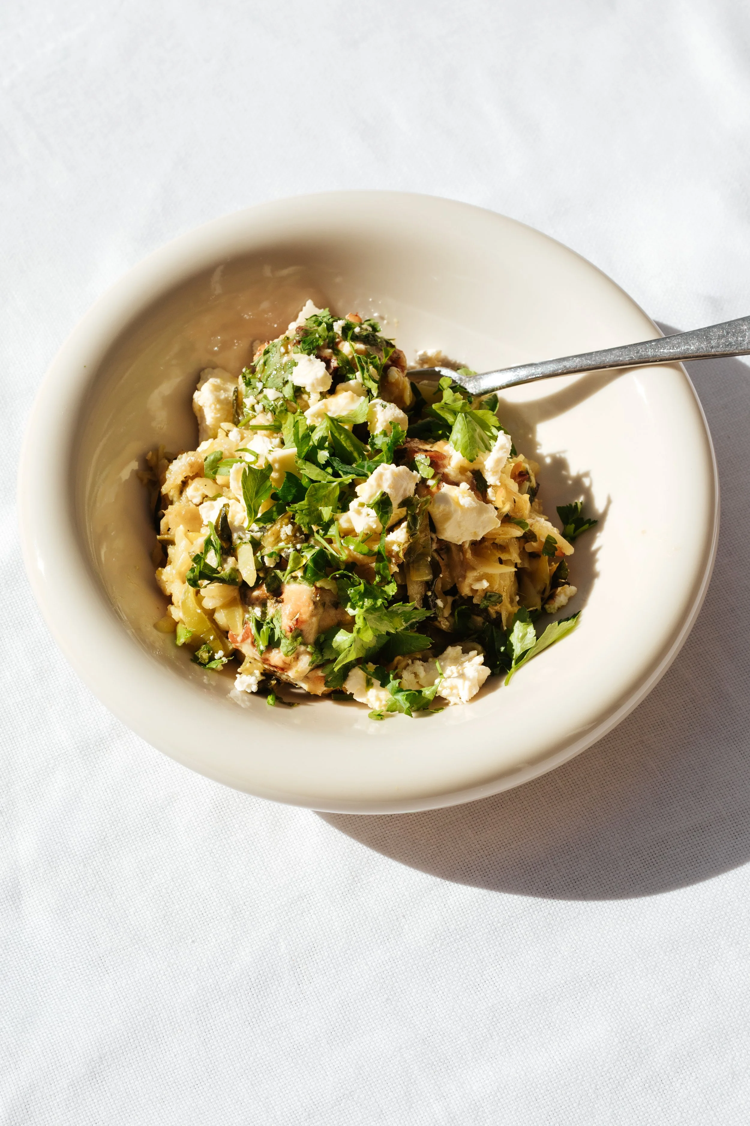 Healthy One-Pan Recipe – Green Orzo Bake with Chicken Meatballs – Two Raw Sisters App