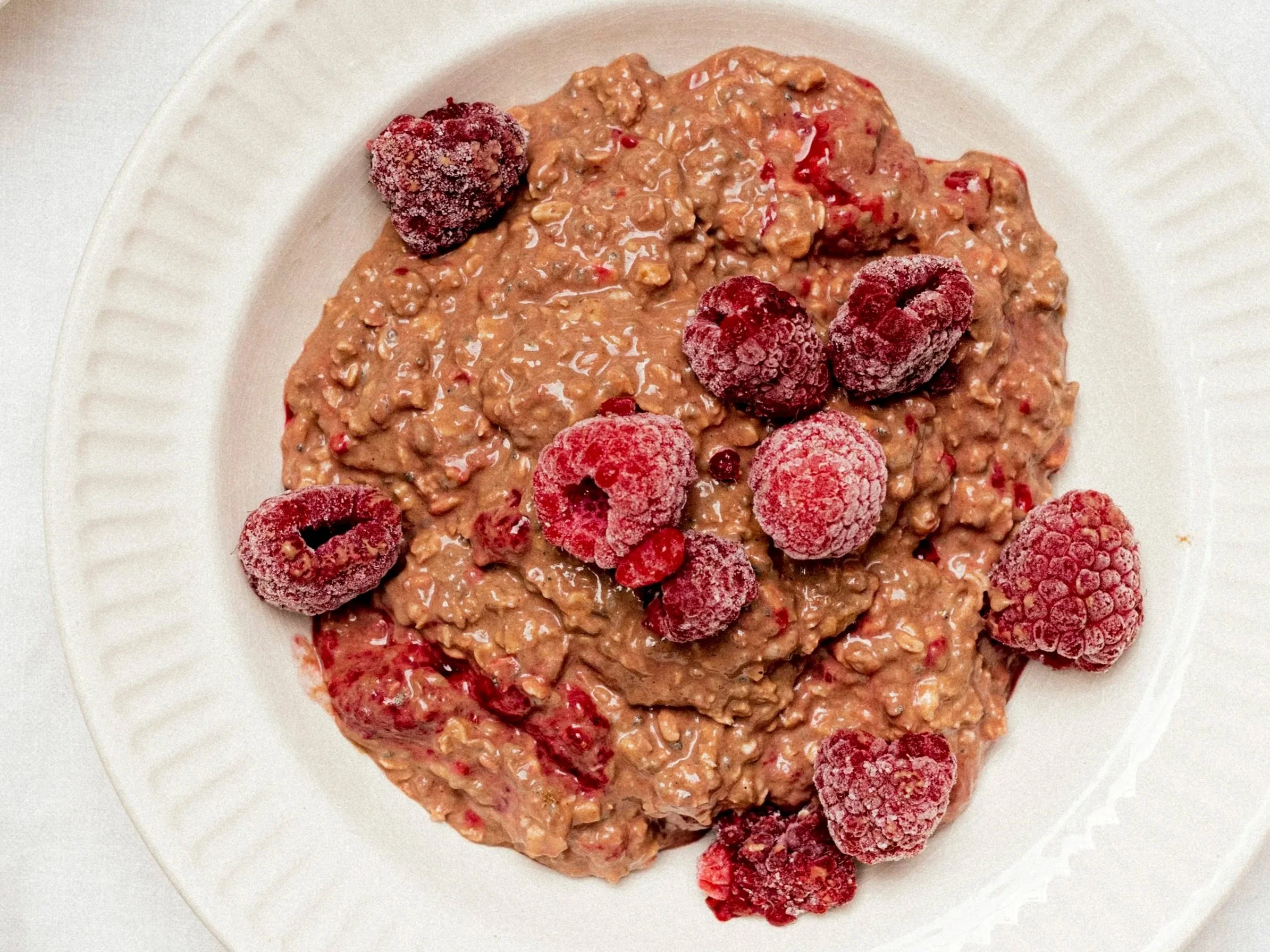 Raspberry Brownie Chia Oats