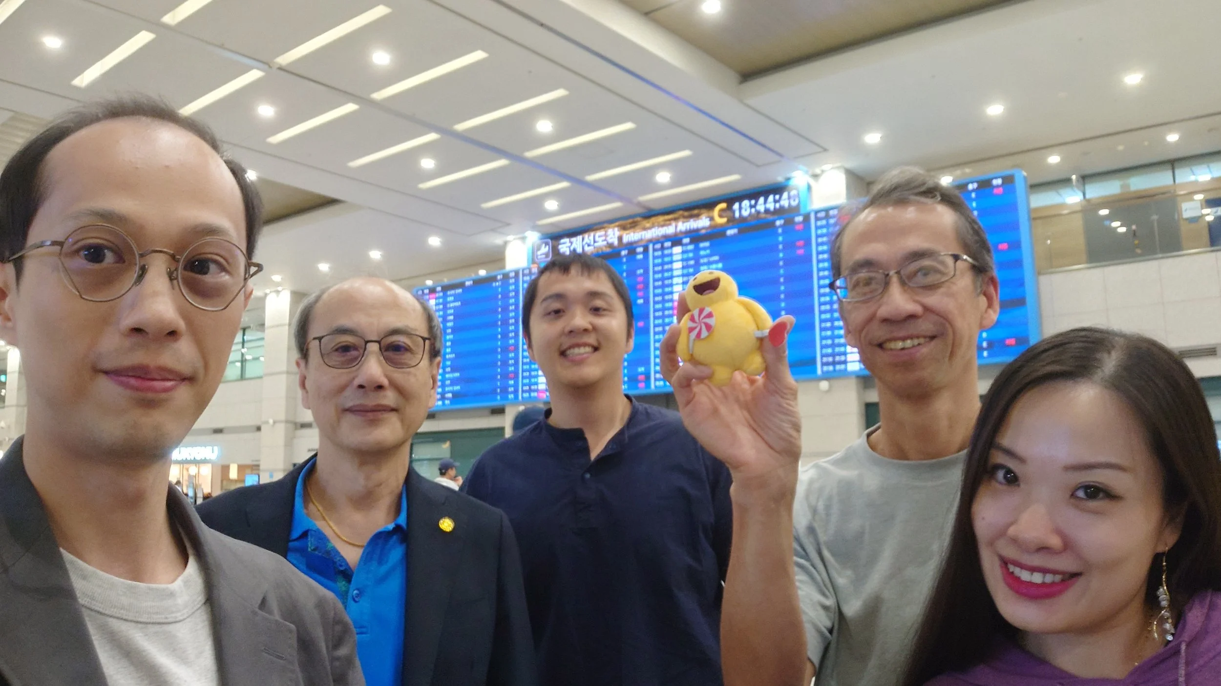 OMNIFIT_Group Photo_Airport.JPG