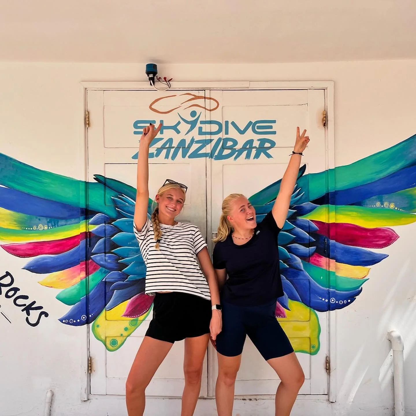 ✨🪂SKYDIVING✨🪂 

Hele 16 ud af 18 p&aring; holdet valgte den anden dag at bruge deres fridag p&aring; at k&oslash;re nordp&aring; &oslash;en for at Skydive. 

Alle var taget med for at heppe og nerverne sad helt uden p&aring; t&oslash;jet da propell