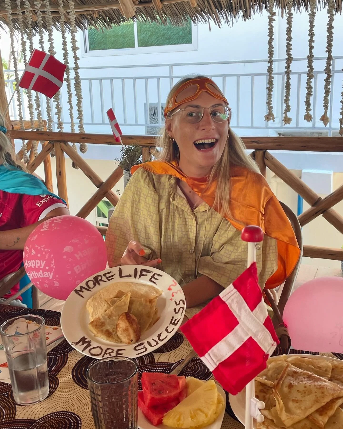 Pov. Din rejsev&aelig;rt har f&oslash;dselsdag, og du og dine medrejsende har besluttet jer for at g&oslash;re dagen helt s&aelig;rlig med overraskelse dagen lang🫶🏽😍🥳🇩🇰🎂

1.B&oslash;rnef&oslash;dselsdagstema fra morgenstunden if&oslash;rt kost