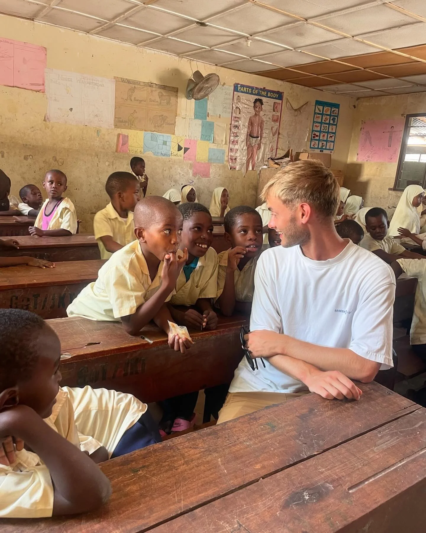 5 FACTS som overrasker mange n&aring;r de kommer til Zanzibar🏝️🇹🇿

🫶🏽Lokalbefolkningen er livsglade, im&oslash;dekommende og hjertevarme. Det er et af de mest fredelige lande i Afrika. 

🚙Bilerne k&oslash;rer i venstre side af vejen, det har ne