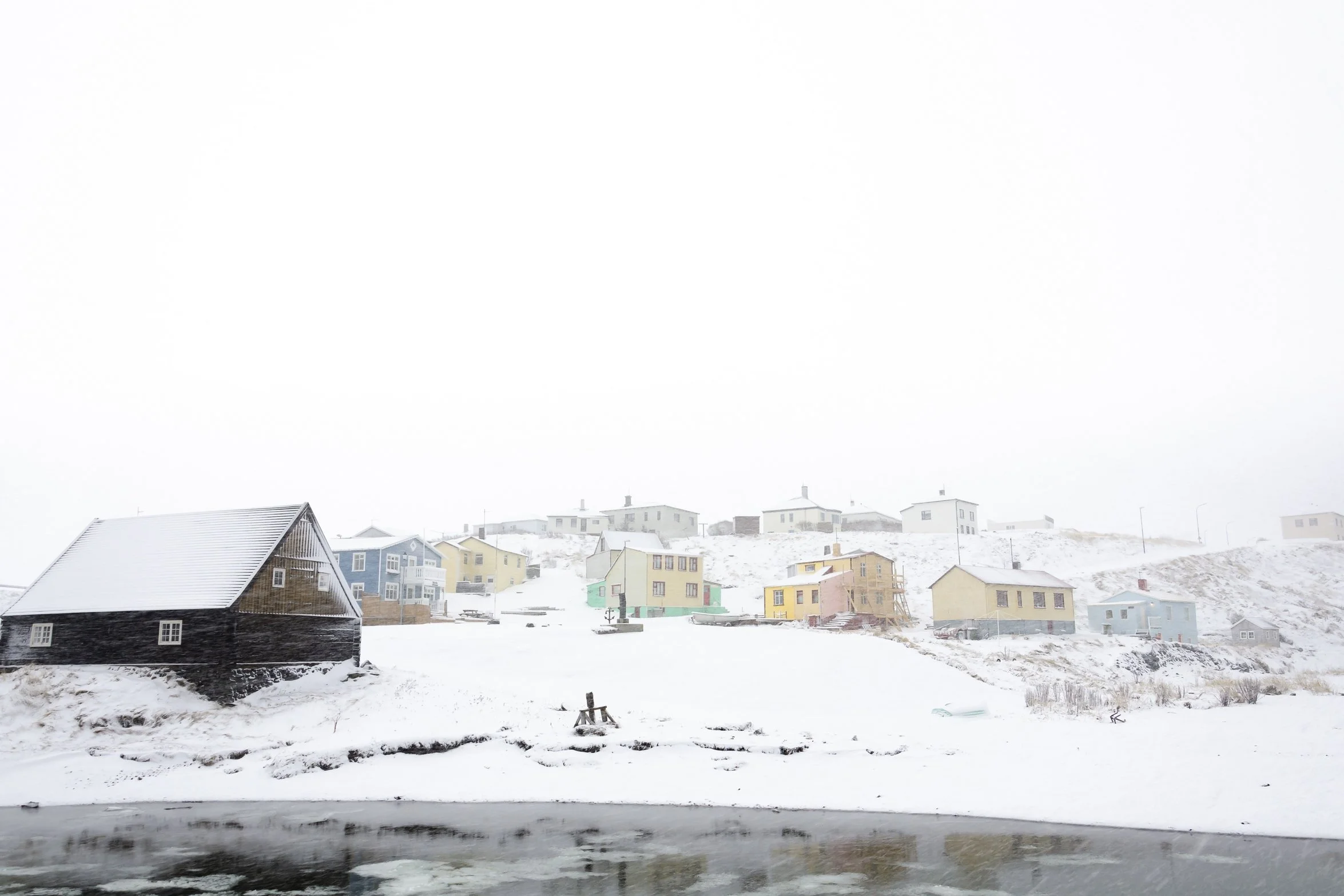 voyage-photo-islande-tempête-neige-village.jpg