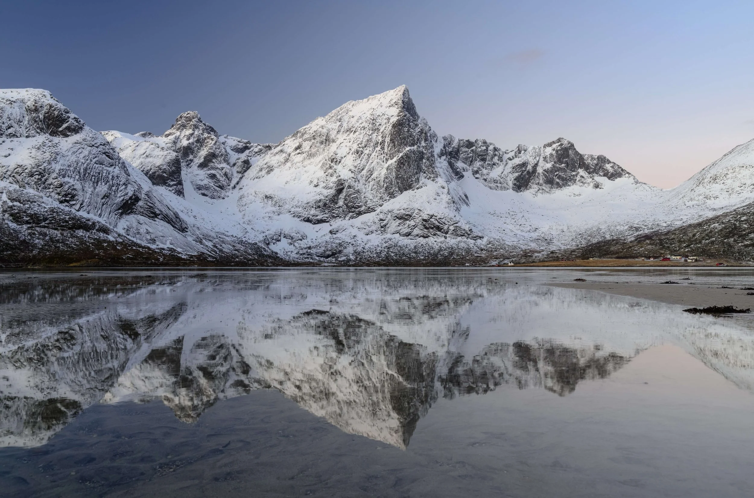 voyage-photo-lofoten-reflets-montagnes.jpg