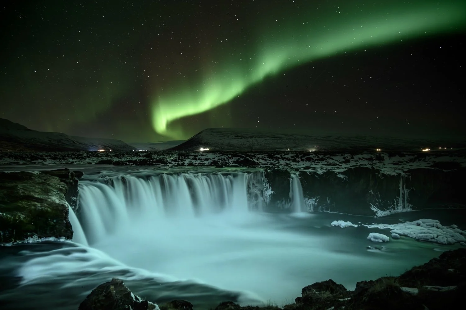 voyage-photo-islande-cascade-auroe-boreal.jpg