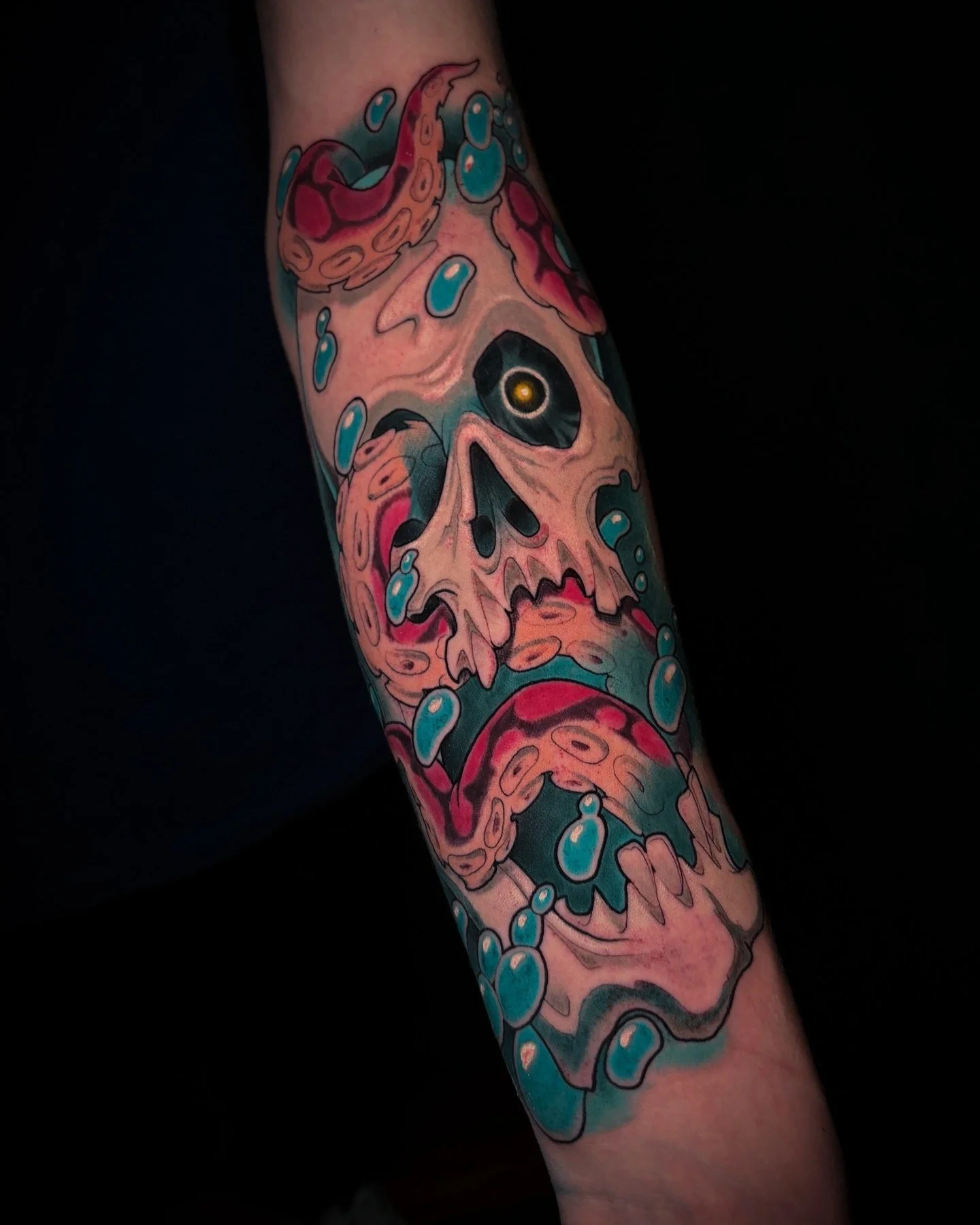 Neo-traditional skull tattoo with pink and turquoise details by Nicklas Wong, tattoo artist in Northcote, Melbourne