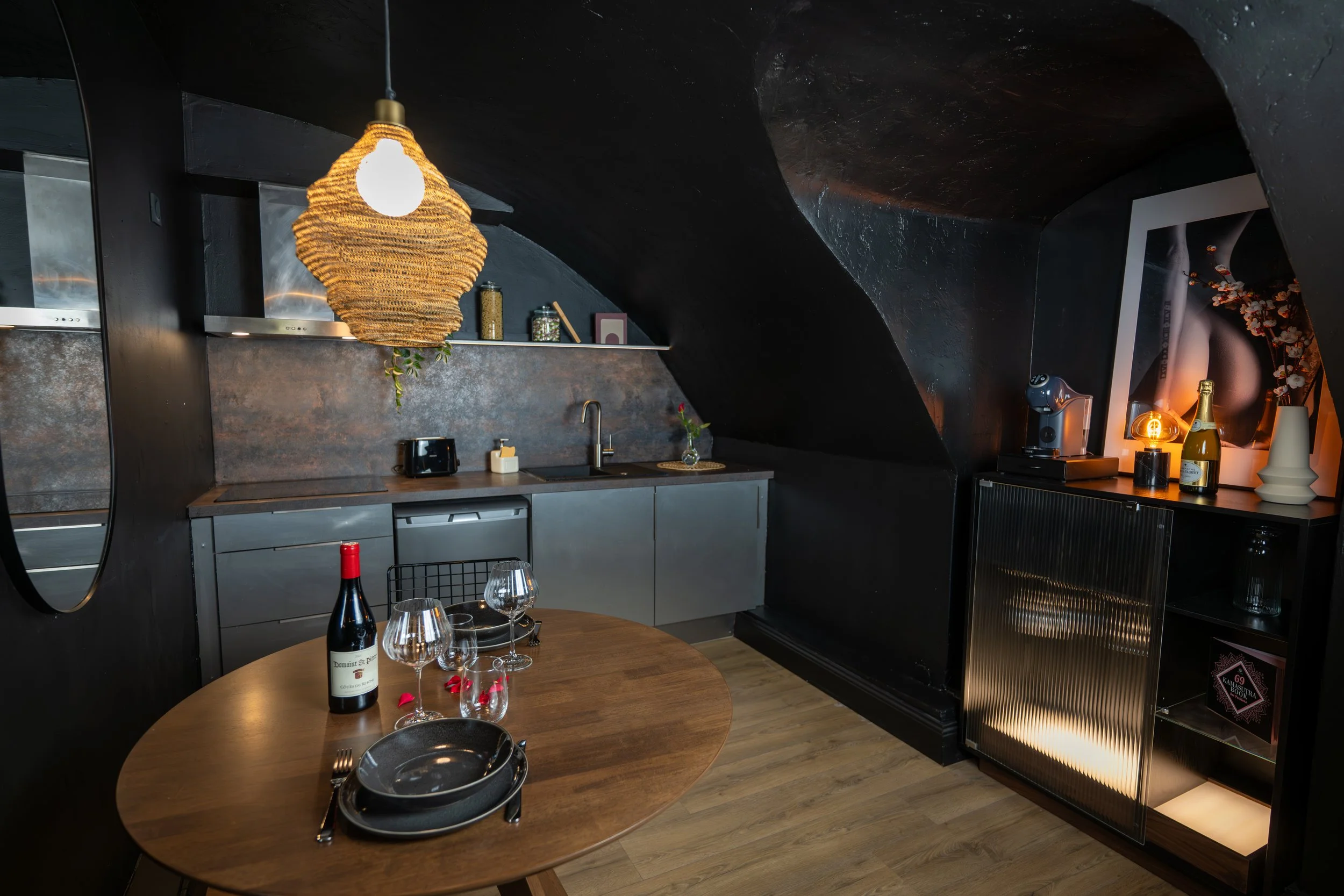 LOVE ROOM-30.jpg