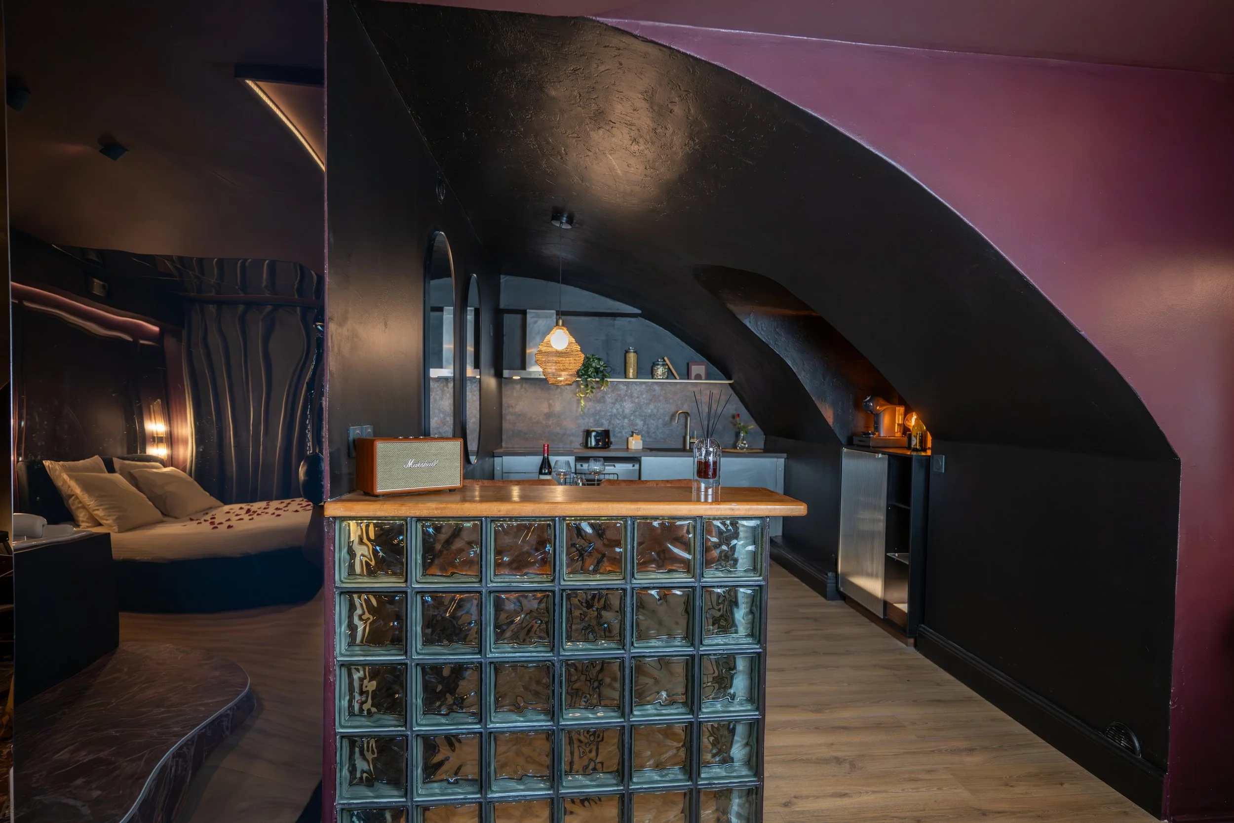 LOVE ROOM-37.jpg