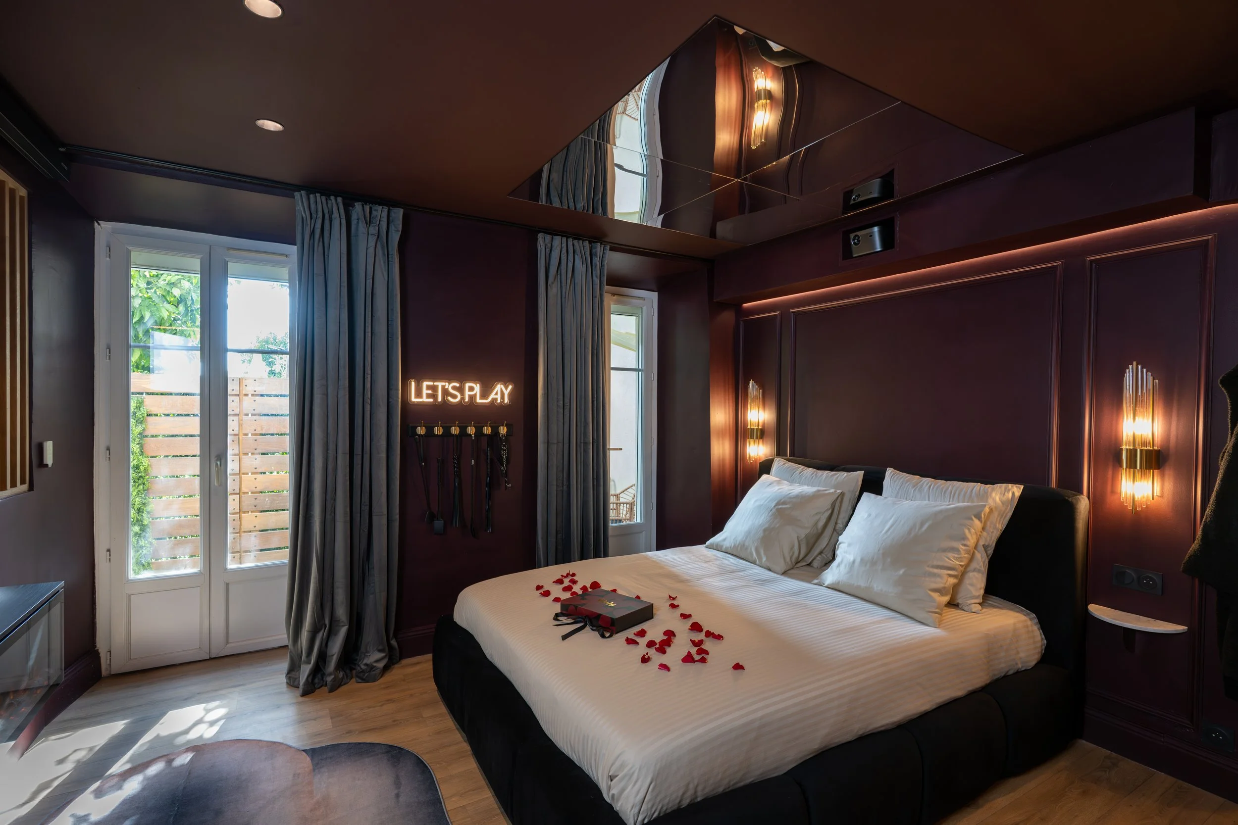 LOVE ROOM-3.jpg