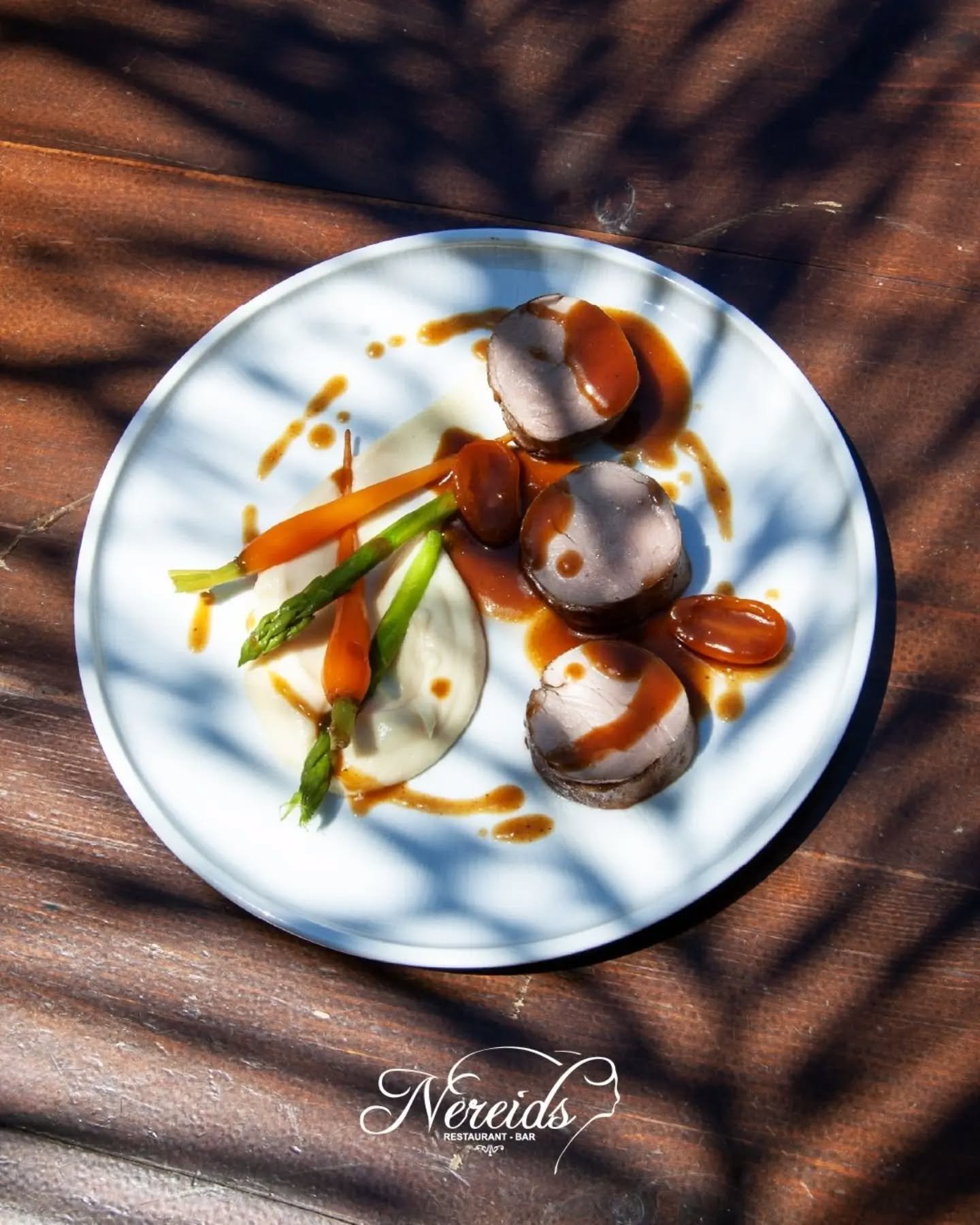 &bull; 𝑶𝒖𝒓 𝒑𝒐𝒓𝒌 𝒕𝒆𝒏𝒅𝒆𝒓𝒍𝒐𝒊𝒏 &bull;

Perfectly cooked and paired with a delicate citrus and sweet kumquat gravy.
A must-try at @nereids.restaurant! 

📍Paleokastritsa, Corfu
Reservations⤵️ https://nereids.restaurant/reservations

#nere