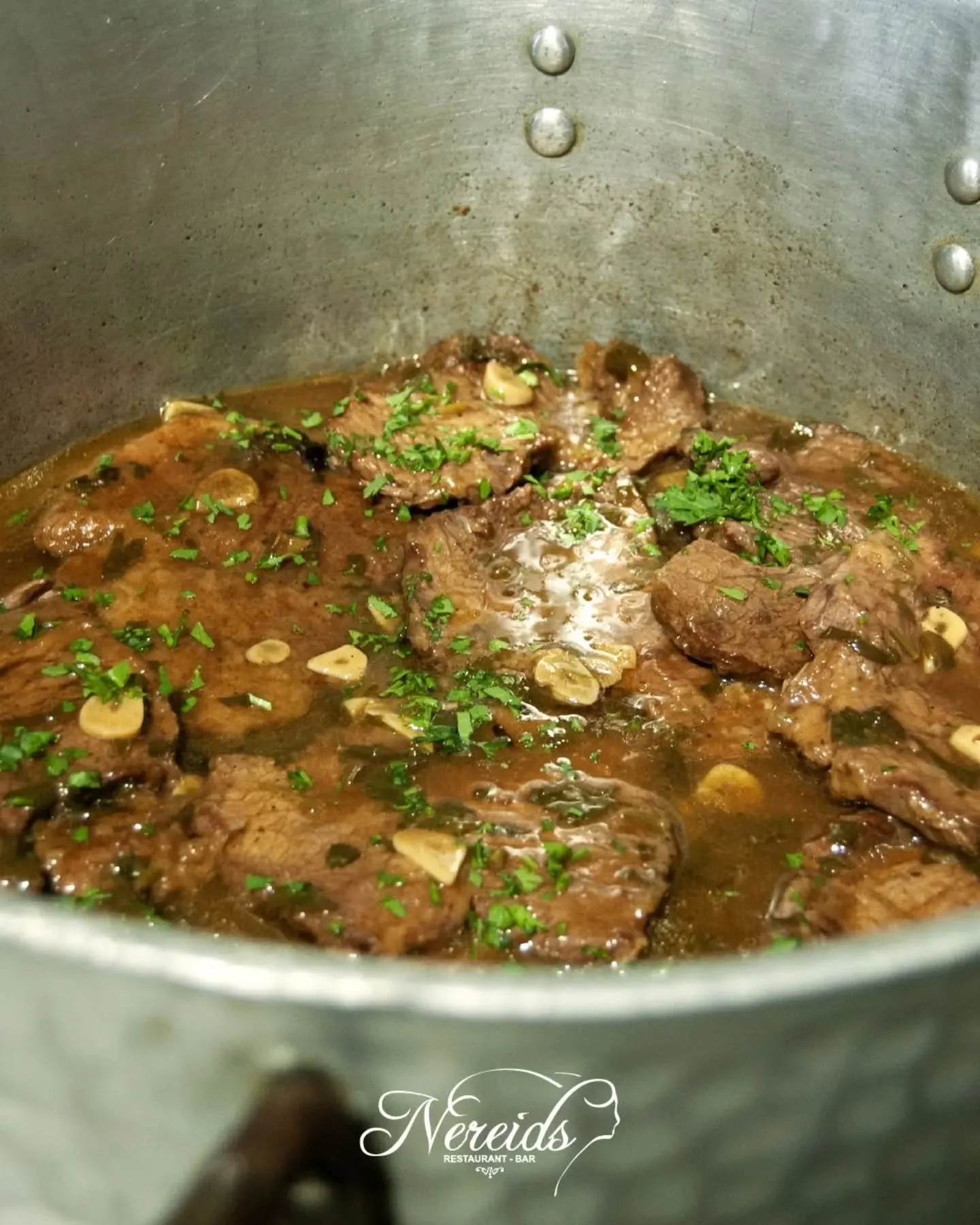 🍽️ You have to try Sofrito and you have to try it at Nereids!
A true Corfiot classic, made with tender beef a whole lot of garlic. 🧄

📍Paleokastritsa, Corfu
Reservations⤵️ https://nereids.restaurant/reservations

#nereidsrestaurantandbar #nereidsc