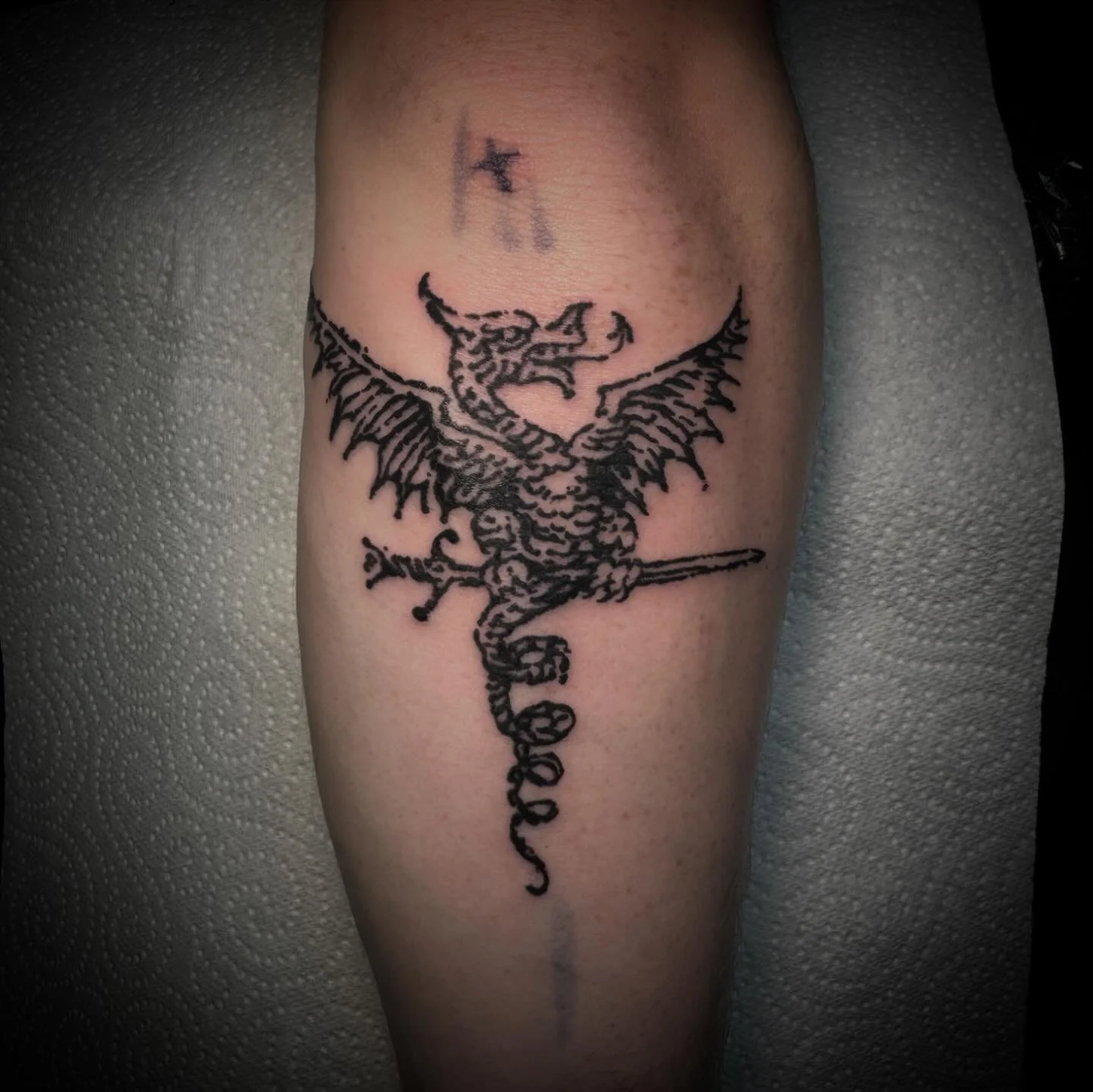 Please ignore the marker pen! 😂 A wee Wyvern. Such a cool idea man, thanks for the trust 😊
.
#medieval #medievalart #medievaltattoo #woodcut #woodcuttattoo #woodcuttattoos #folklore #occult #occultattoo #occultart #etching #etchingtattoo #engraving
