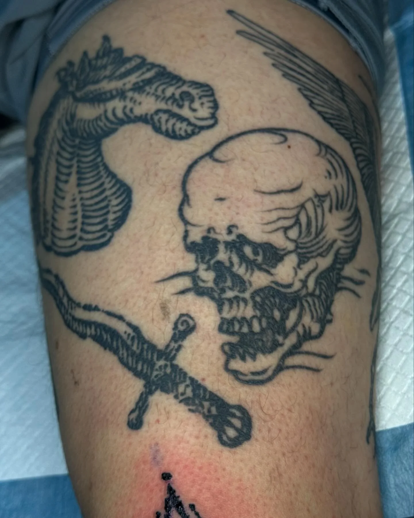 Fully healed stuff! Photographed with no filters, just reduced glare. All tattoos are from different sessions, I always use the same ink on every piece and will continue to, this way everything settles exactly the same tone 😁 thanks Lee 🙏🏻
.
#tatt