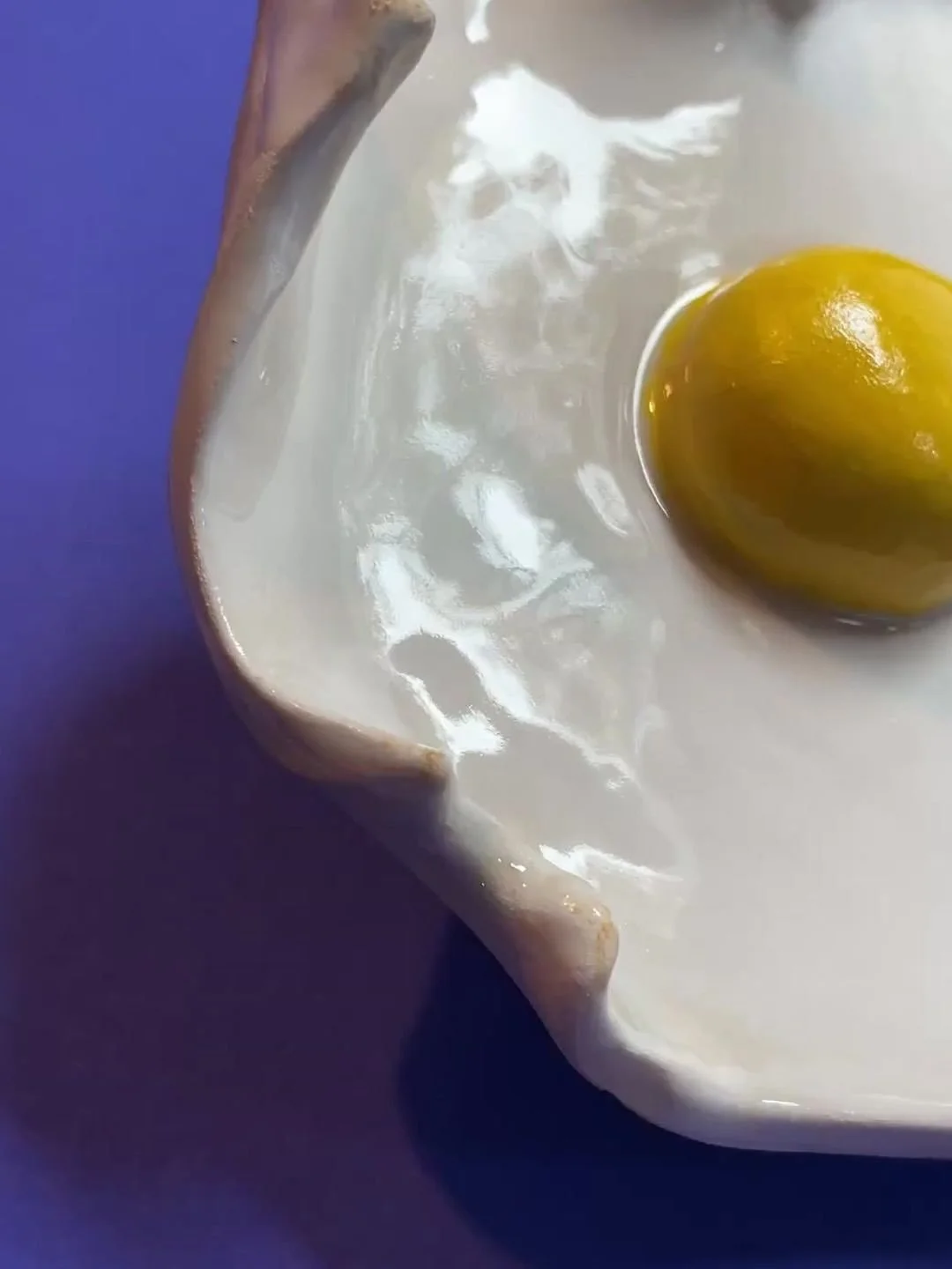 Bald gibt es wieder neue Spiegeleier-Wandteller f&uuml;r euch. Und ich freue mich sehr, dass bald auch welche bei Studiodu.berlin erh&auml;ltlich sind. 

#keramikkunst #interiordesign #ceramics #farben #bunt #ceramicdecoration #keramikkunst #potterys