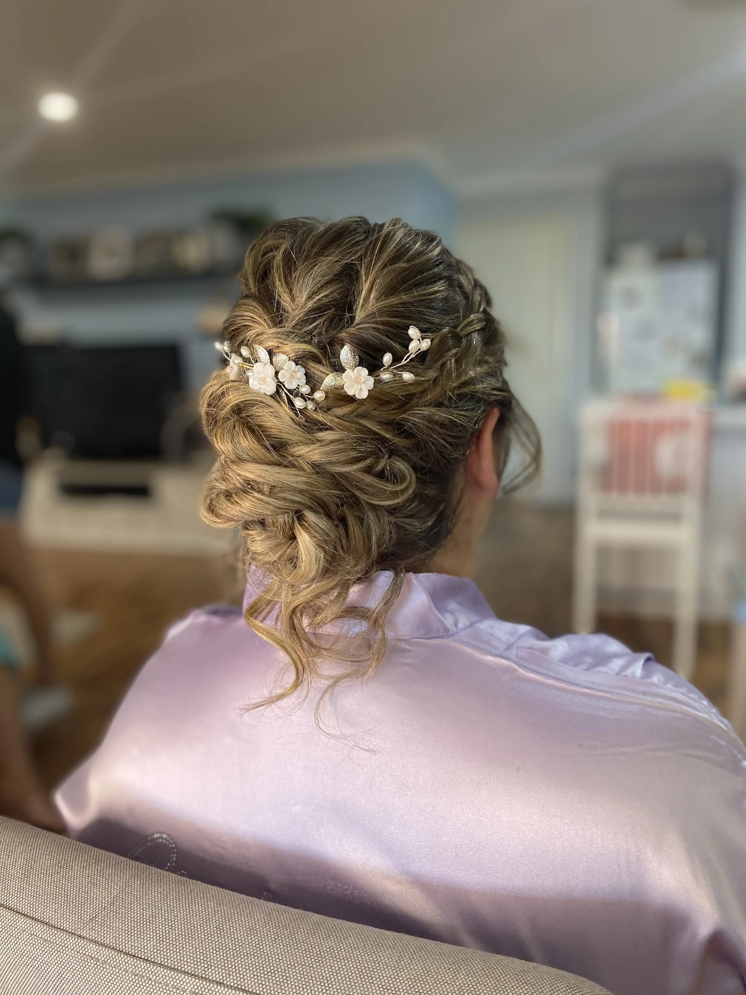 Perth Bridal Hairstylist with good reviews