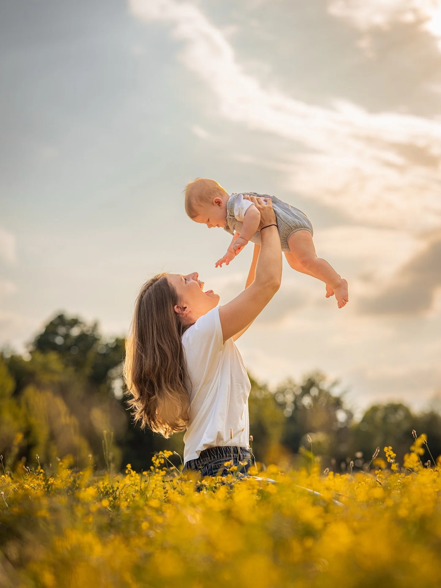 “A mother’s love is peace. It need not be acquired; it need not be deserved” ♥️🧑‍🧑‍🧒
#druzina #druzinskafotografija #family #portrait #familyphotography #nikon #slovenija #fotograf #družina #koper #piran #dragonja