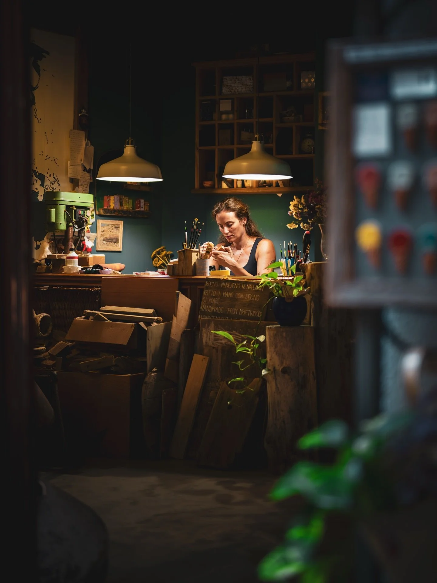 ✨ Hidden in the winding streets of Old Town Piran lies a tiny treasure — @nikastinyhouse workshop. 🌊🪵 Every piece here is handcrafted from wood the sea has carried ashore, each with its own story. Step inside, and you’ll find Nika at he