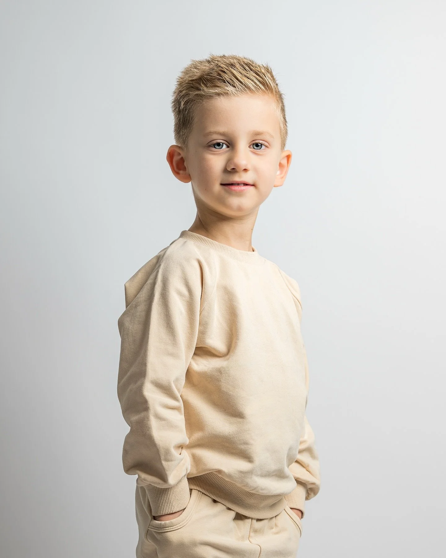 Proud to be teaming up with @soalsa_kids to show off their new kid-friendly pieces! 👔

&rarr; Soft fabrics ✔️ &rarr; Durable for play ✔️ &rarr; 4-year-old approved ✔️💫
 If you love high-quality kidswear with a modern touch, definitely check them ou