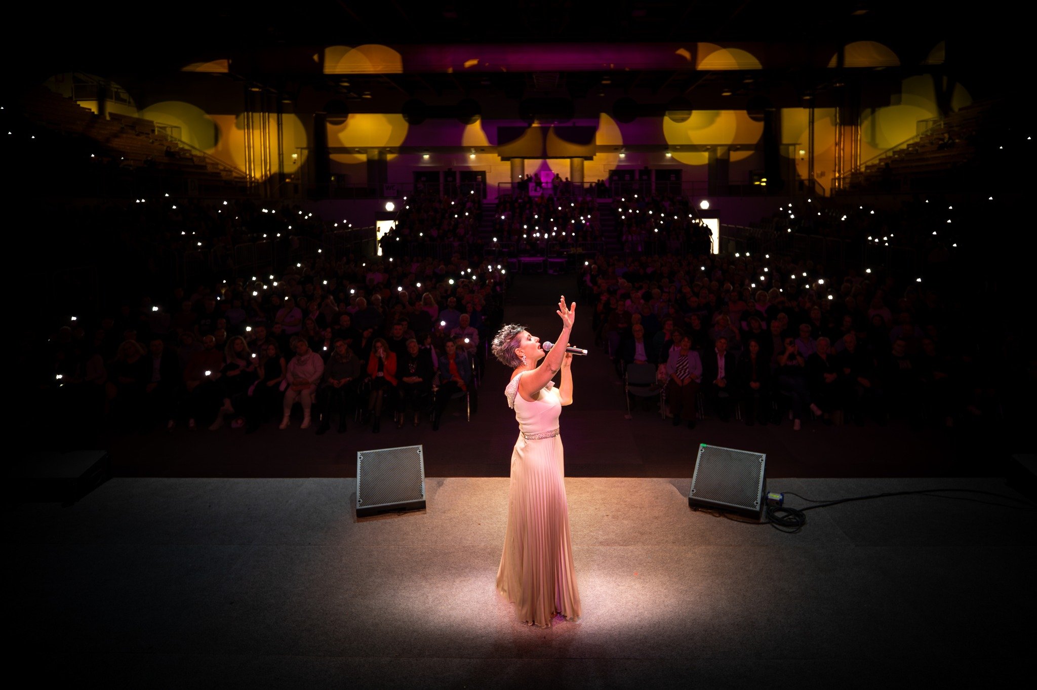 ✨ Čaroben večer v zasneženem Mariboru.. pristna čustva, osebna nota in nepozabni trenutki! 📸❄️

Hvala @tanjazagar , @miki.sarac &amp; ostali. 🙏

@najevent.si @visitmaribor

#fotografija #koncertnafotografija #portretnafotografija #koncert #vživo #g