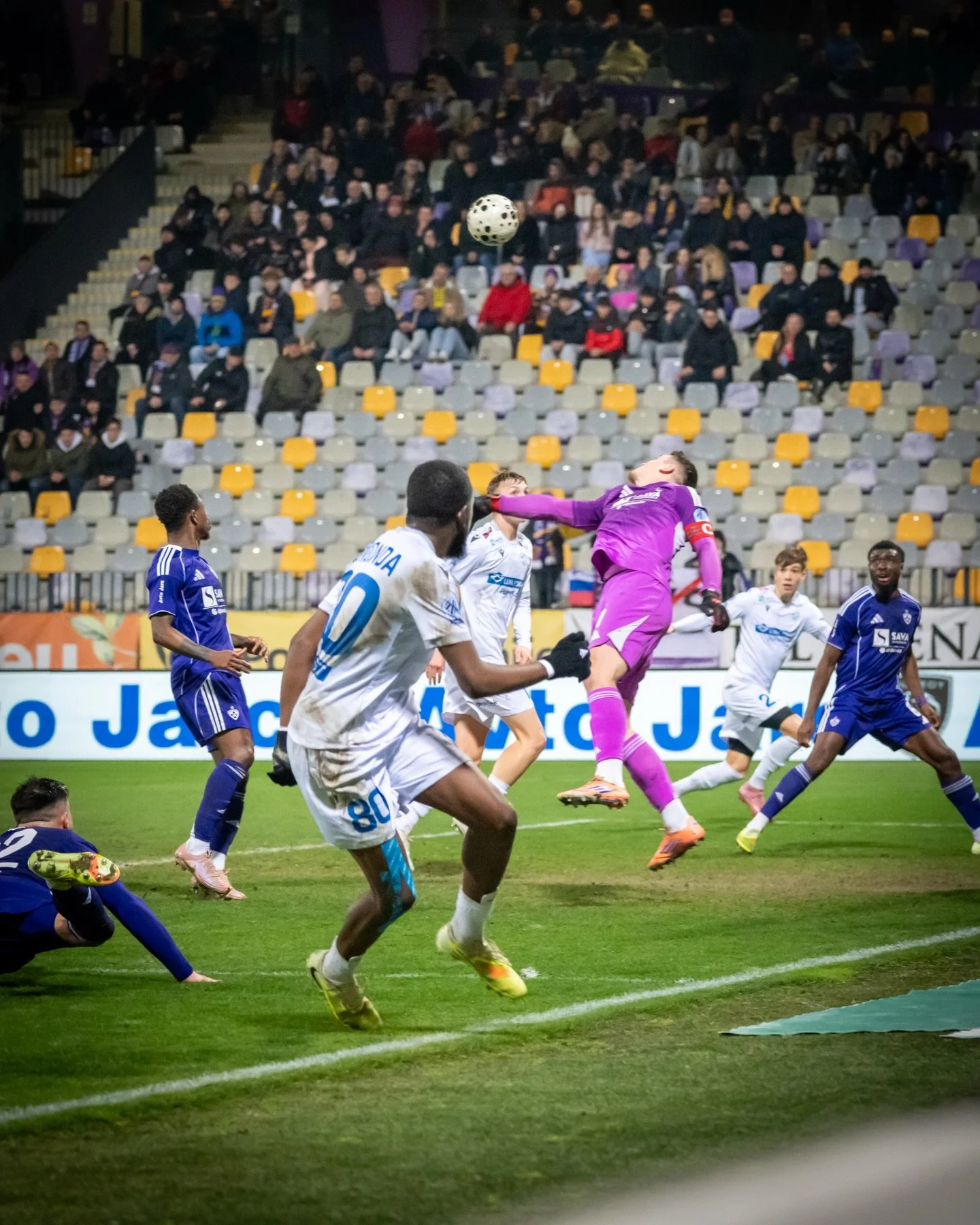 Electric night at Ljudski vrt ⚽🔥
Koper and Maribor went head-to-head in a high-intensity battle &mdash; duels, headers, and passion in every moment. This is what football nights are made of.

#KoperVsMaribor #LjudskiVrt #nzs #nogomet #fotograf