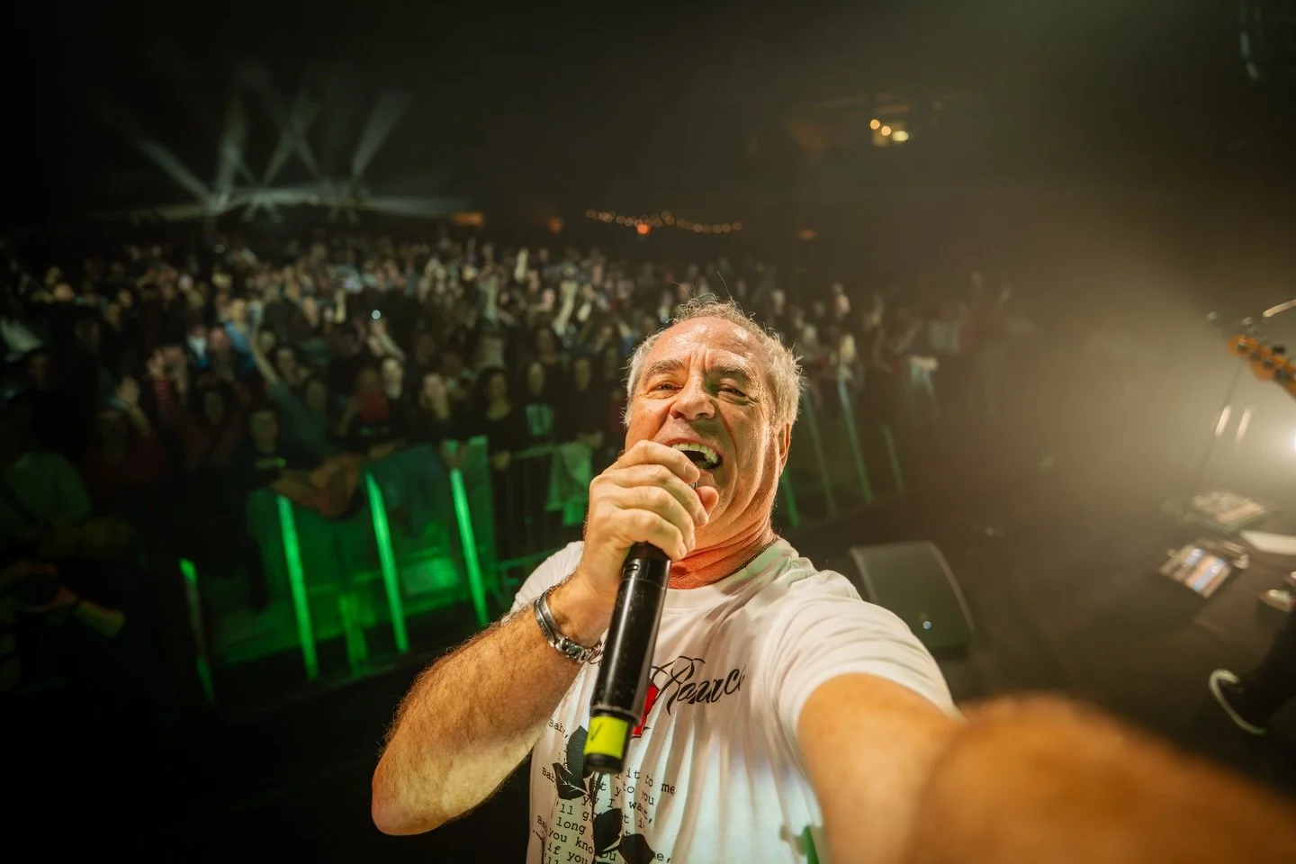 📸 RudanXResnik Show &ndash; Part 2.

This time the spotlight on @viliresnik &ndash; charisma, power, and that unmistakable voice that fills the entire hall.
Every note, every movement, pure energy on stage.

Grateful to capture these moments as the 