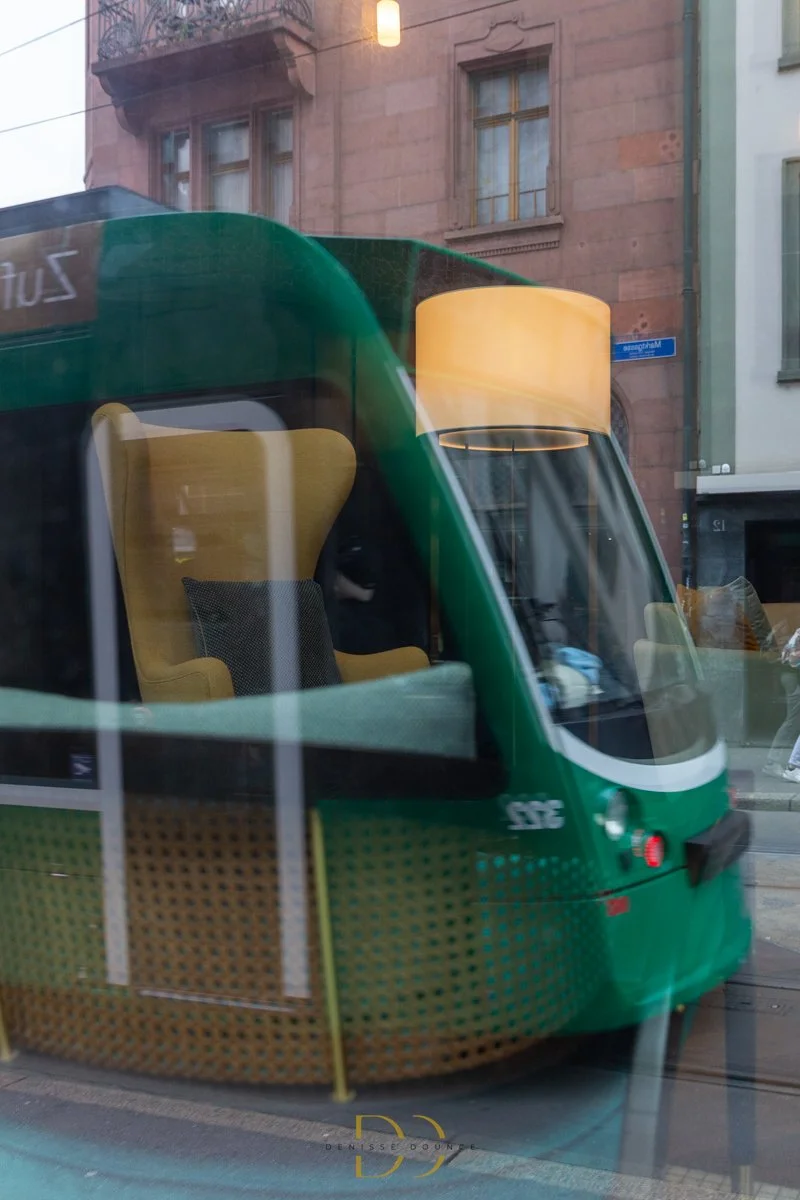 Dounce_Denisse_tram.jpg