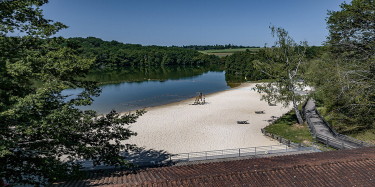 Lac de Rouffiac, one of the largest lakes in the Périgord region with Water Skiing, Windsurfing, Archery, Canoeing & so much more (28 Minute Drive)