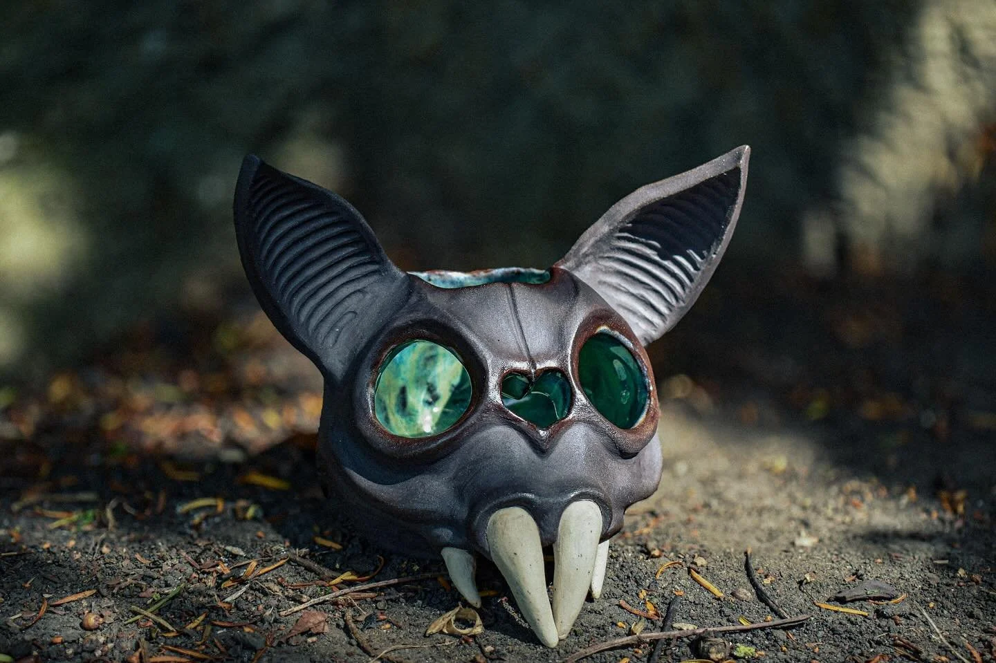 Remember the bat skull candle holder I sculpted a while back?! 💀🦇I finally got him all fired and pulled him out the kiln the other day. I&rsquo;m so happy with how he turned out and he managed to keep all of his beautiful dentures! 😬🦷 

If anyone