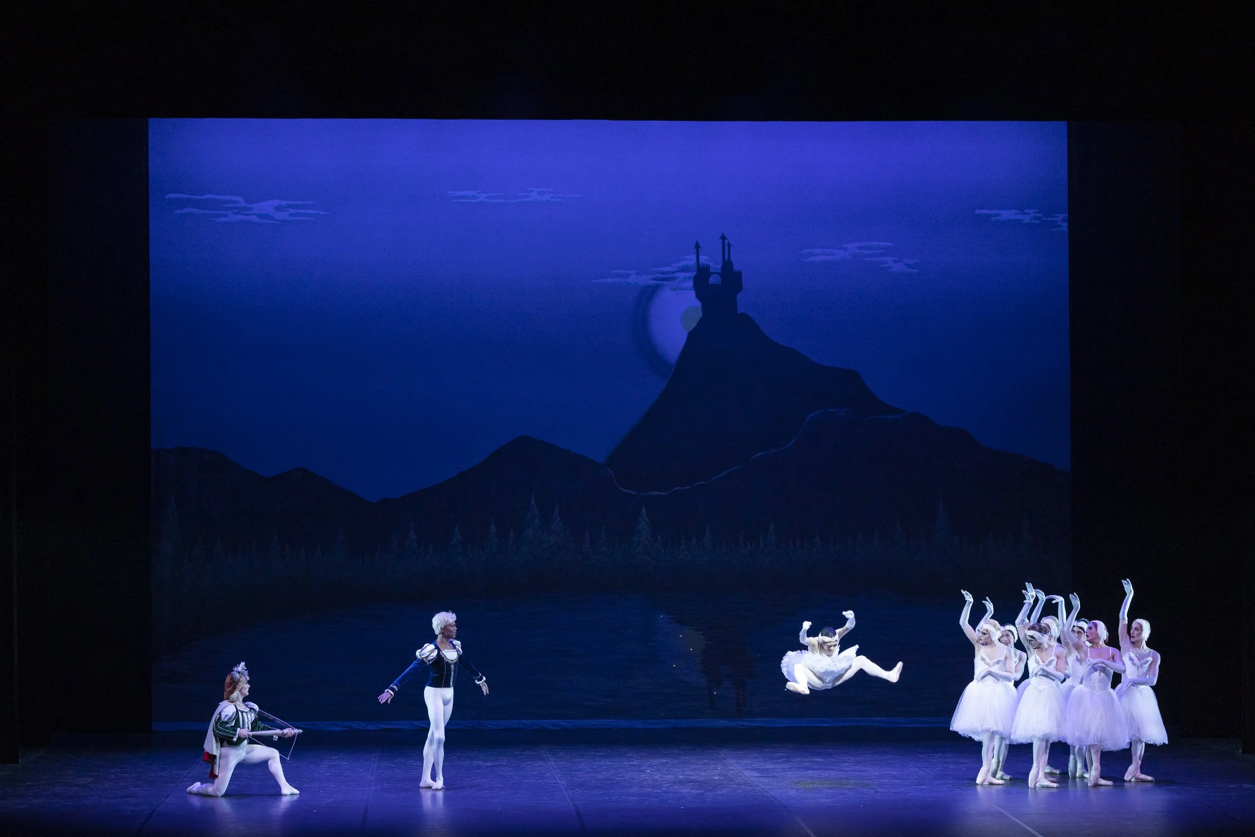 The Trocks, Swan Lake, photo Vito Lorusso.jpg
