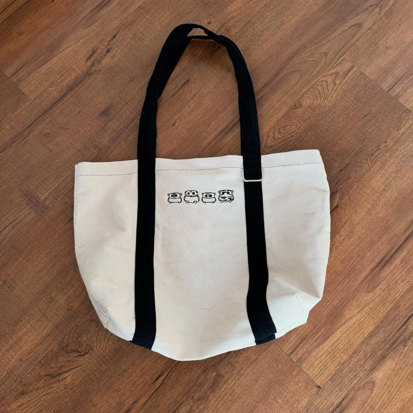 Owly Tote Bag

As per usual when I&rsquo;m in Jakarta I try to see if I can make (or more specifically pay other people to make) stuff with my owls on it. This time it&rsquo;s a tote bag :D

If you would like one, DM me for details

art #digitalart #