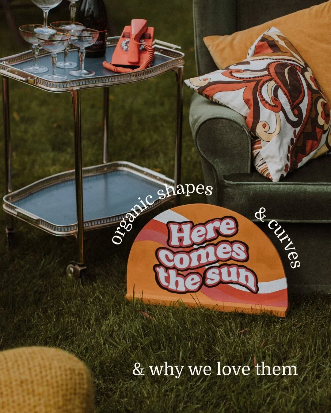 Organic shapes and flowing curves bring a softer, more immersive feel to event and festival spaces ✍️

From curved entrances and sculptural bars to fluid seating areas and layered decor, these shapes guide movement and create natural flow throughout 