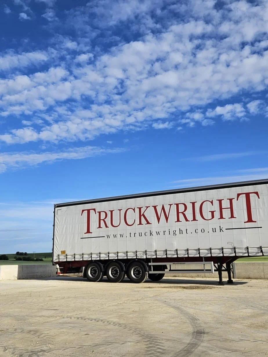Say hello to the first lorry load of the season, leaving us last week 🚚🇮🇪

Years ago we started with small loads, maybe delivering a Luton van worth of props to events&hellip; and now look at us&hellip; shipping lorry loads to Dublin! 

Nikkita ev