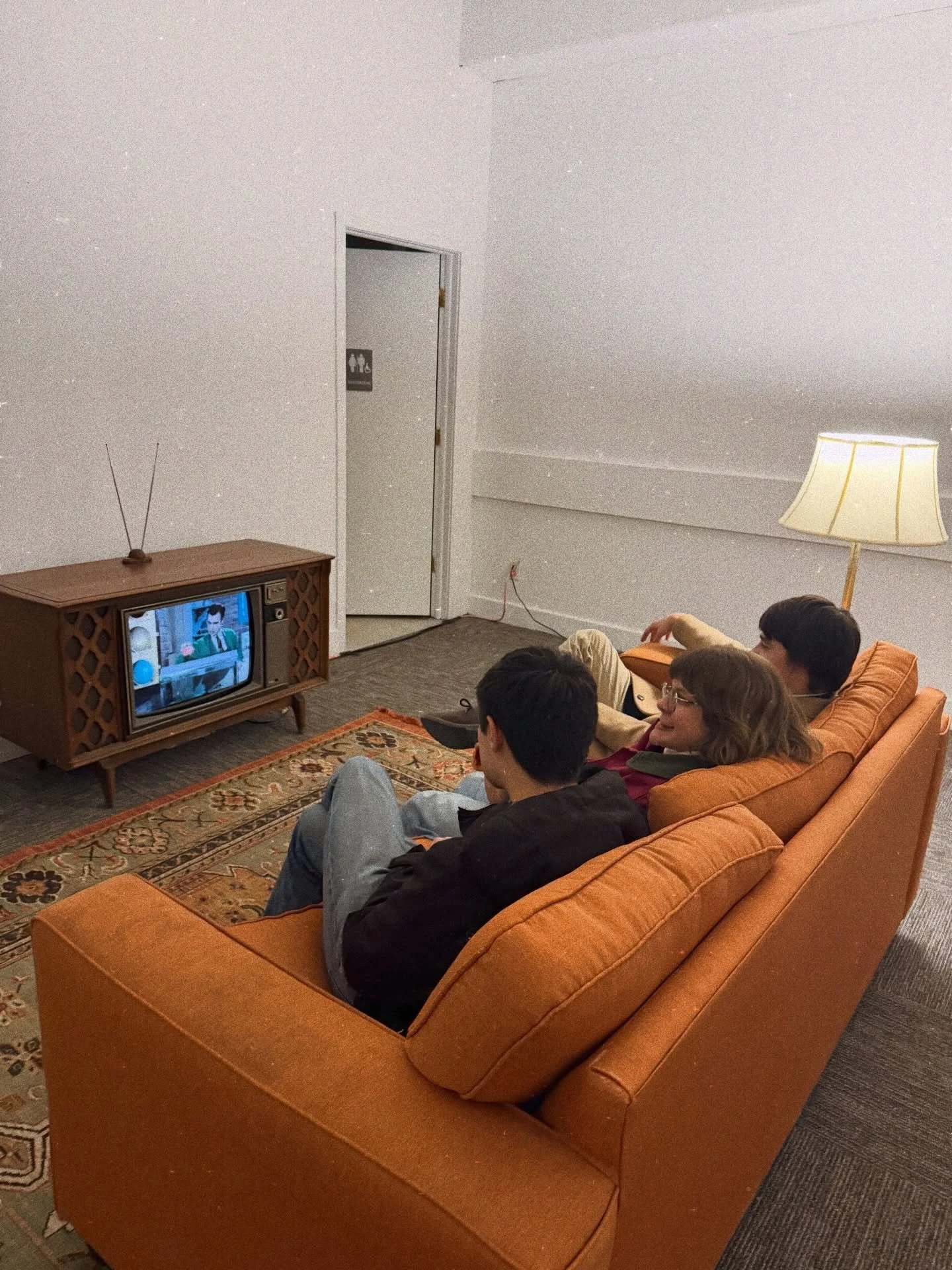 If you haven&rsquo;t experienced &ldquo;Neighborhood&rdquo; by Benjamin Wills yet, don&rsquo;t miss the closing reception!  Friday, February 27th from 6:00-9:00pm at Radial Arts Center 5915 Maple Street, Omaha NE
🏠 
Come feel the nostalgia, warmth a