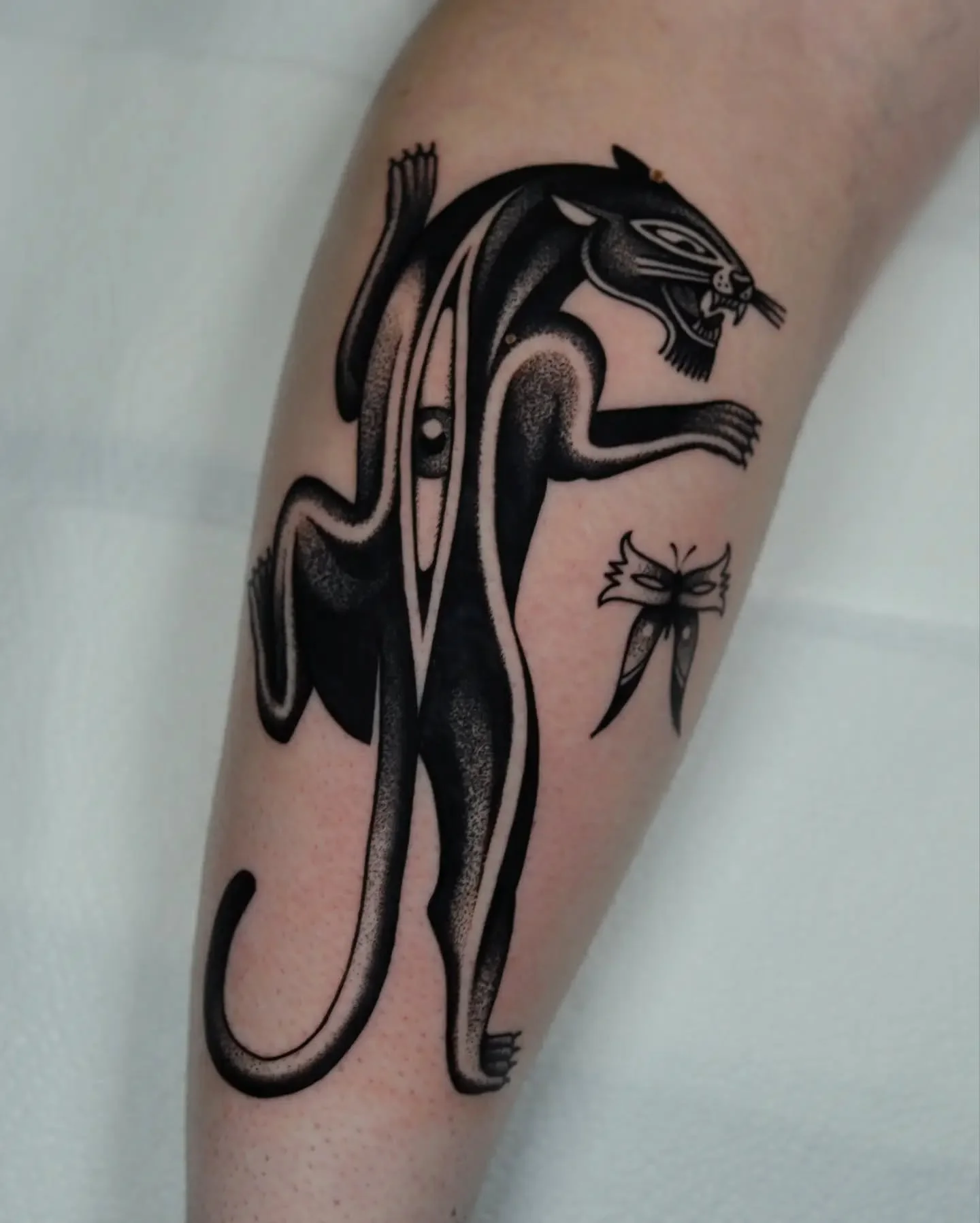 &bull; P A N T H E R &bull; 

Crawling panther for @meghan.est. It was an honor to be asked to do this classic design to mirror a panther done by my super talented friend @niamhxgannon. Thanks again Meghan for the trust.

I'll be in London next week 