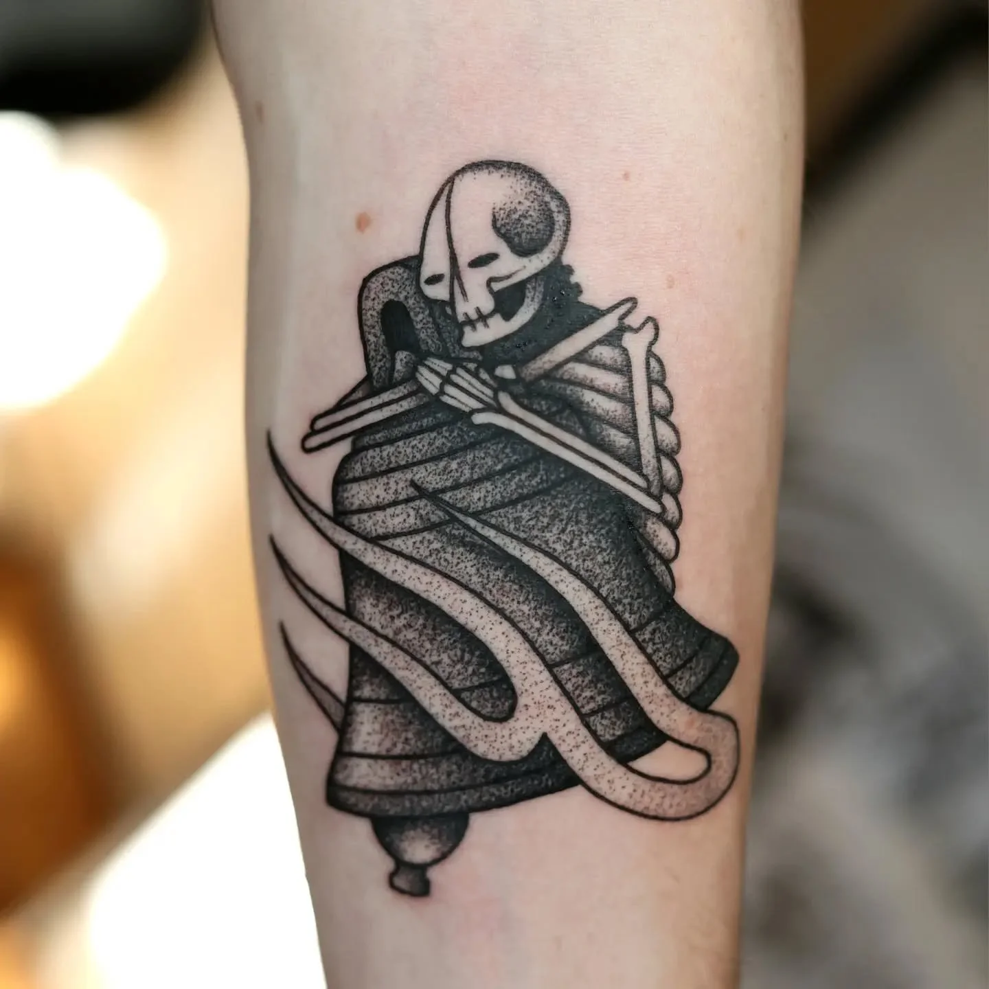 &bull; C H U R C H &bull; B E L L &bull; 

A skeleton hanging on for dear life, for @danielweldrick. Thanks again man for the freedom and the trust.

More like this please.

To book an appointment or arrange a free consultation you can DM me or fill 