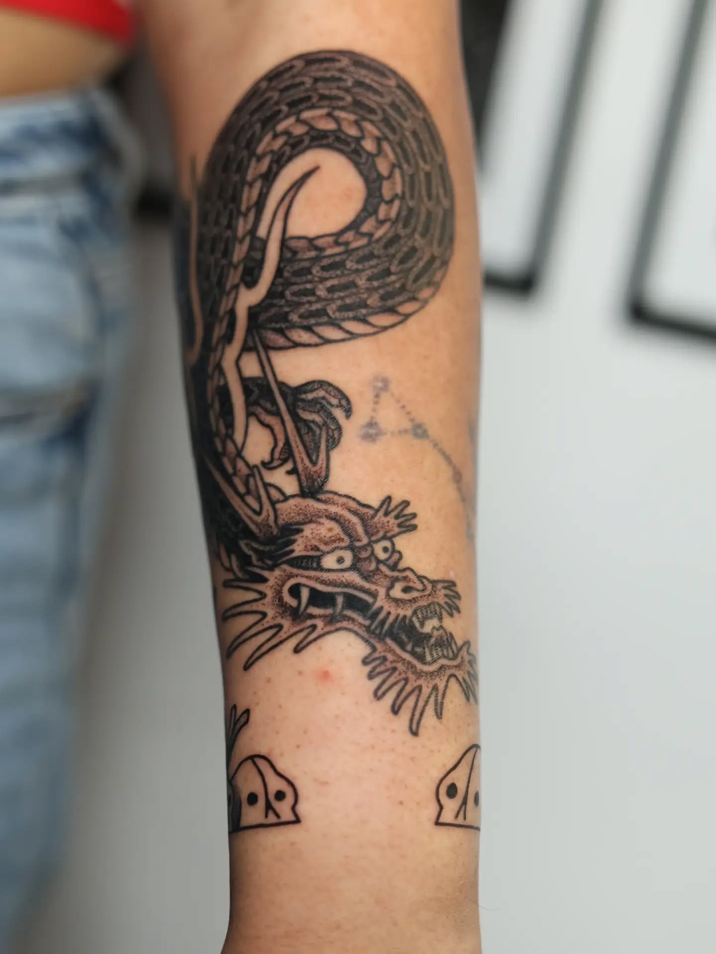 &bull; D R A G O N &bull; 

Done in two sessions for Kashish. This was such a fun project and cool idea, thank you for the trust. It was a nice challenge to wrap and fill the lower arm while keeping the existing tattoo. Would love to do more stuff li