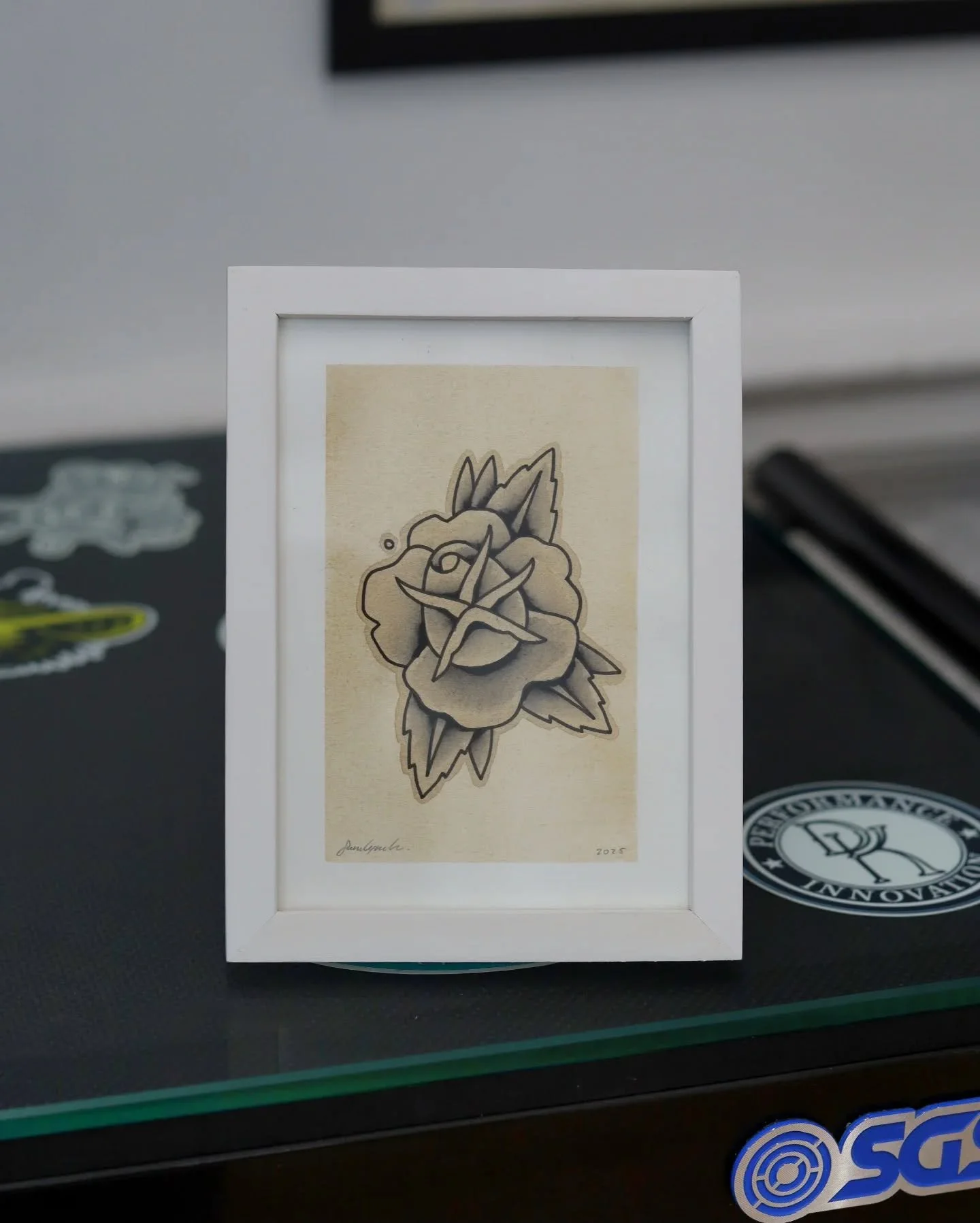 &bull; Rose |장미 &bull;

Spit shaded design, hand painted with acrylic ink on 300gsm watercolour paper.

Design available to tattoo. DM @samxlynch for enquiries.

______________________________ 

20250711 // N&deg;010 // @samxlynch

__________________