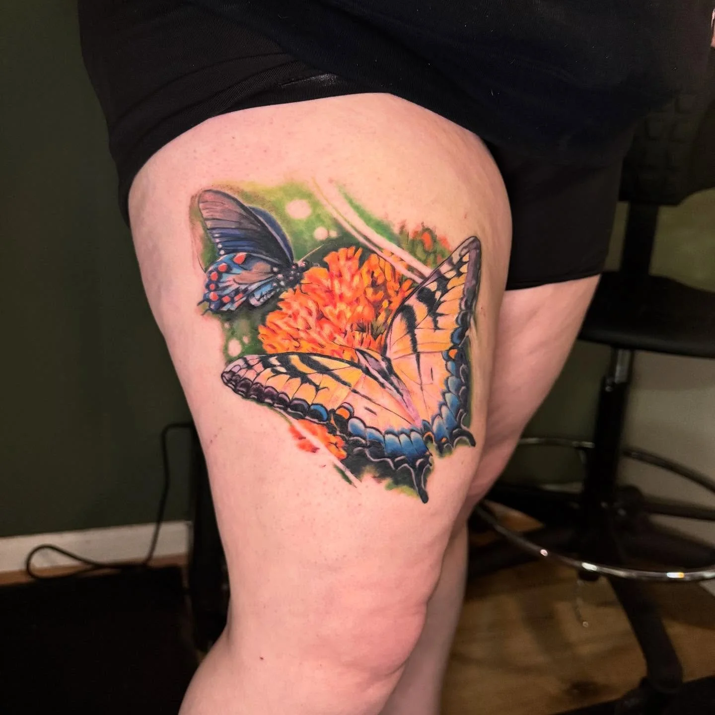 Kayla did this gorgeous thigh piece. Some new and some healed in the photo but all of it is beautiful! Check out her insta for some more tattoo inspiration, and maybe like a few things, and maybe book an appointment, and maybe we will post yours next