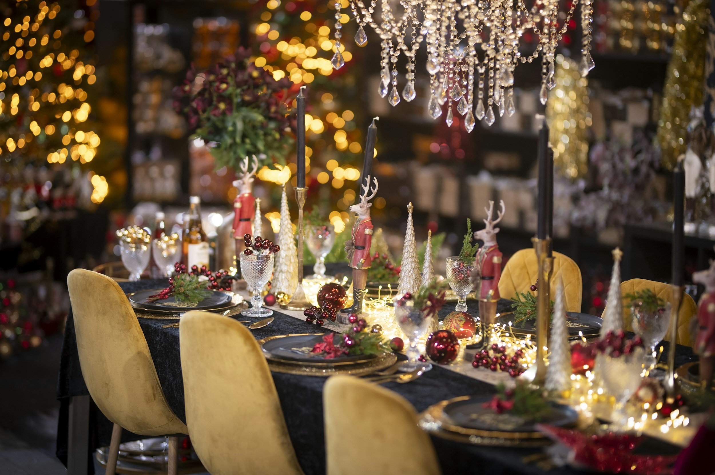 How to Navigate Family Boundaries During the Holidays Without Losing Yourself