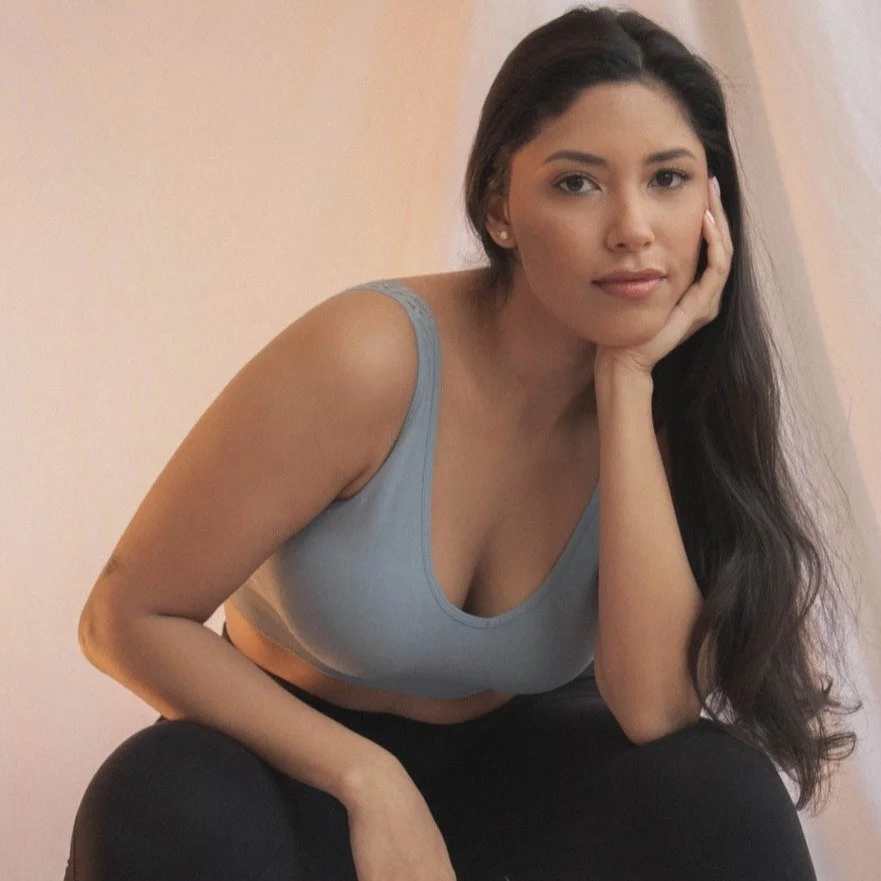 The best lounge bra in the boutique, and let me tell you why! Wear the solid side in the front to enjoy complete coverage with light padding, or remove the padding and wear it lace-side front for a flirty, relaxed look! Two different vibes in the sam