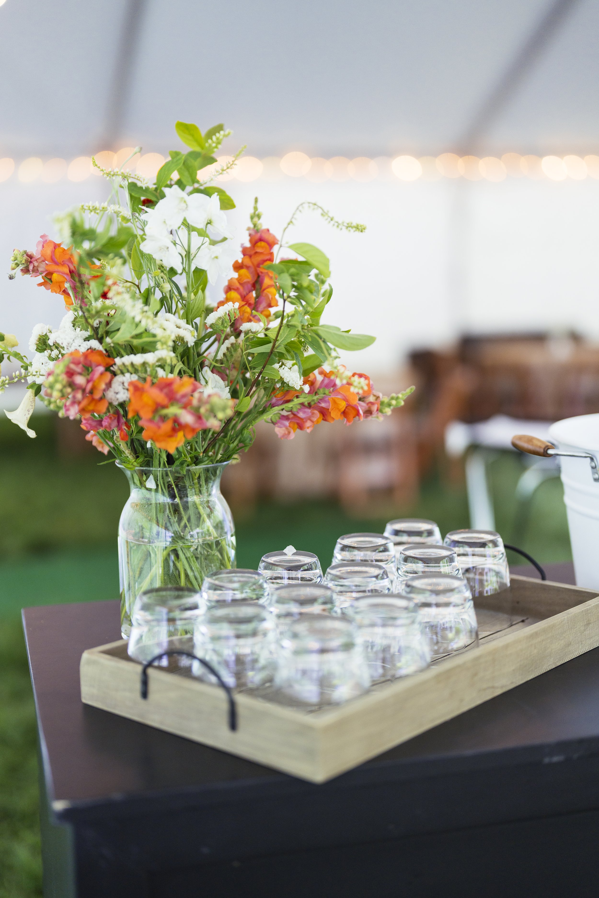 Custom florals by Jess & Co for the bar.