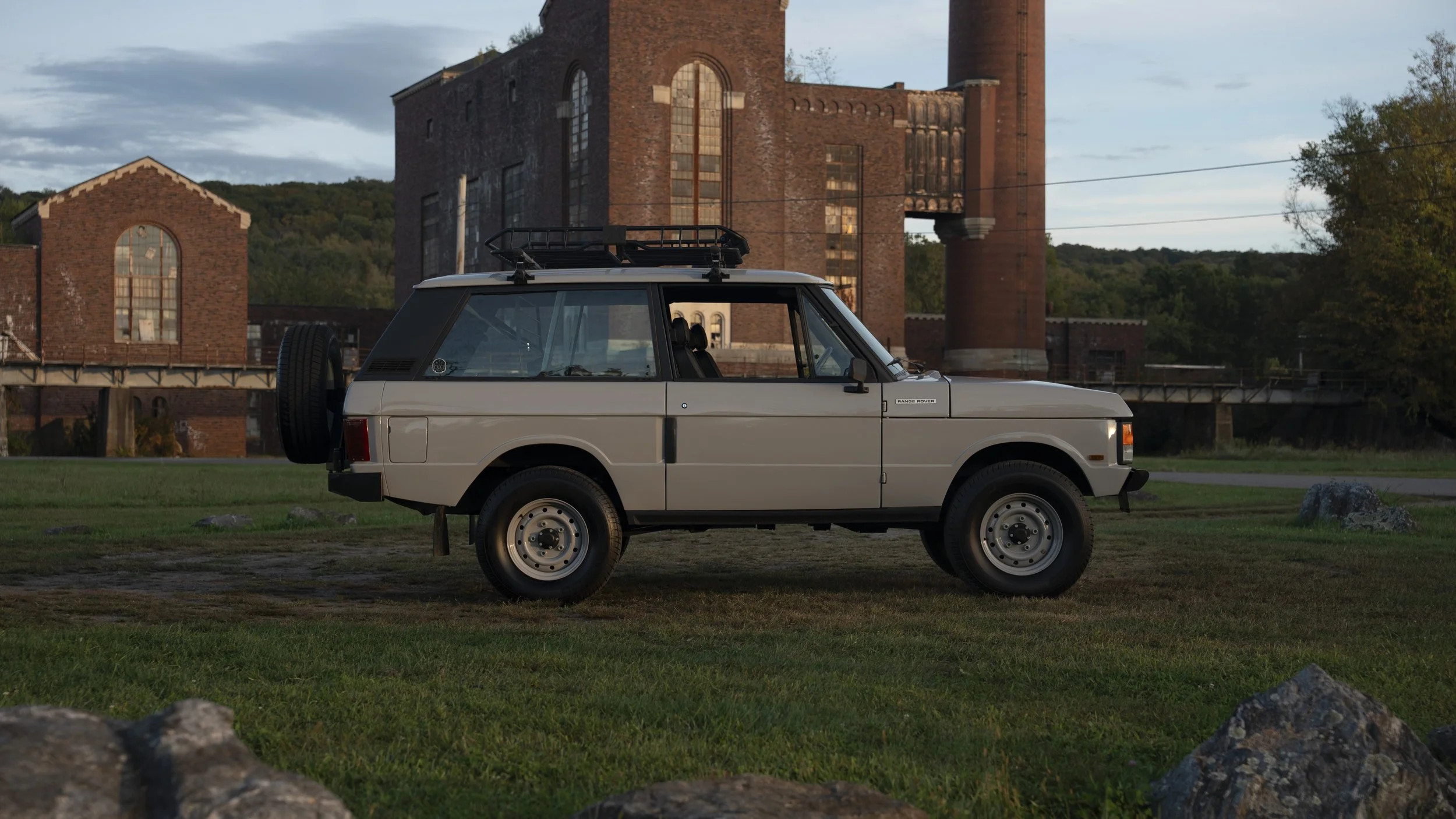 1988LandRoverRangeRoverClassic_Grey_15.JPG