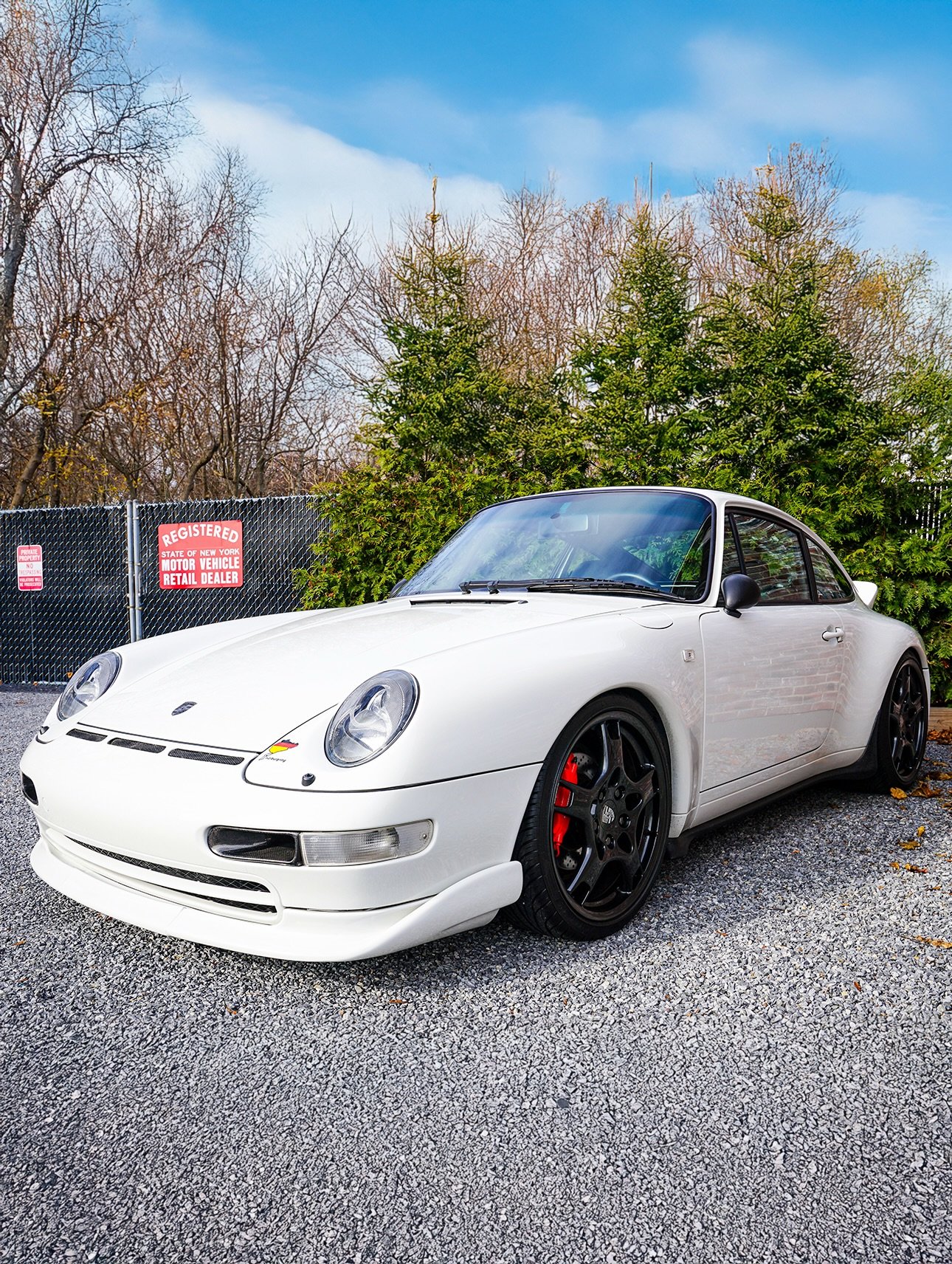 Cars Offline is proud to present this 1995 Porsche 911 Carrera (993) Euro Spec finished in Grand Prix White over black.

A Rest of World example originally delivered to the Japanese market, this 993 pairs classic narrow body proportions with the puri