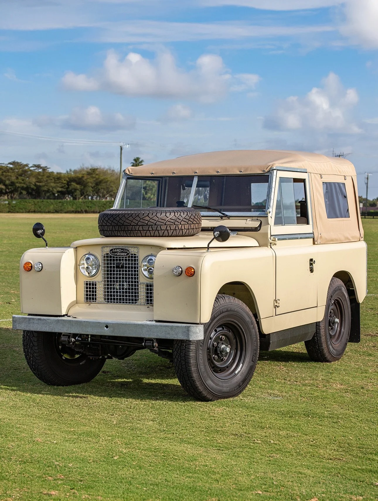 Cars Offline is proud to present the &lsquo;Polo Commission&rsquo;, an electric Land Rover Classic, redefined by Everrati.
&nbsp;
This iconic Series IIA retains everything that made the original Land Rover timeless, now restored and elevated with Eve