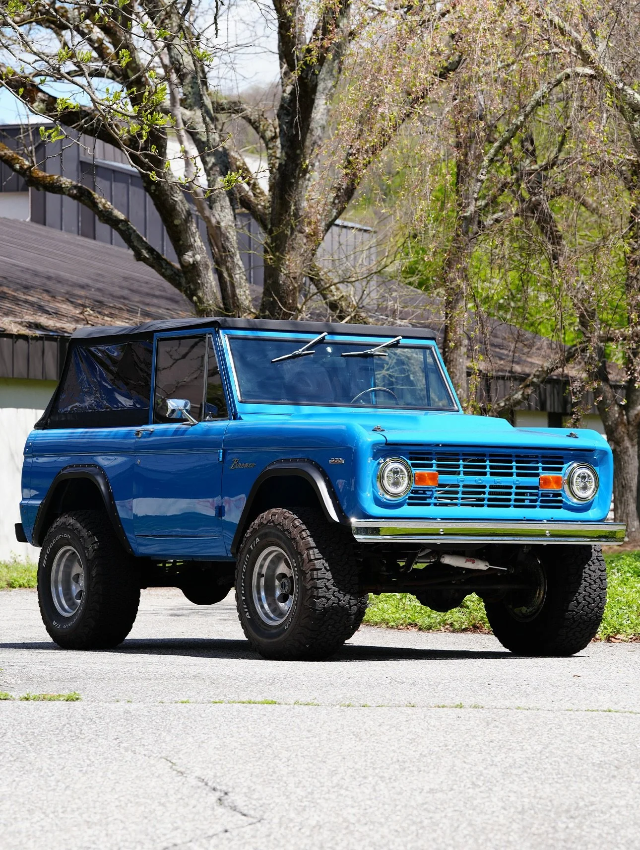 Built to be driven, restored to be admired.

Cars Offline presents this beautifully restored 1972 Ford Bronco finished in an eye-catching blue over a brand new saddle leather interior.

Powered by a fully built and cammed 302 V8 paired to a 4-speed a