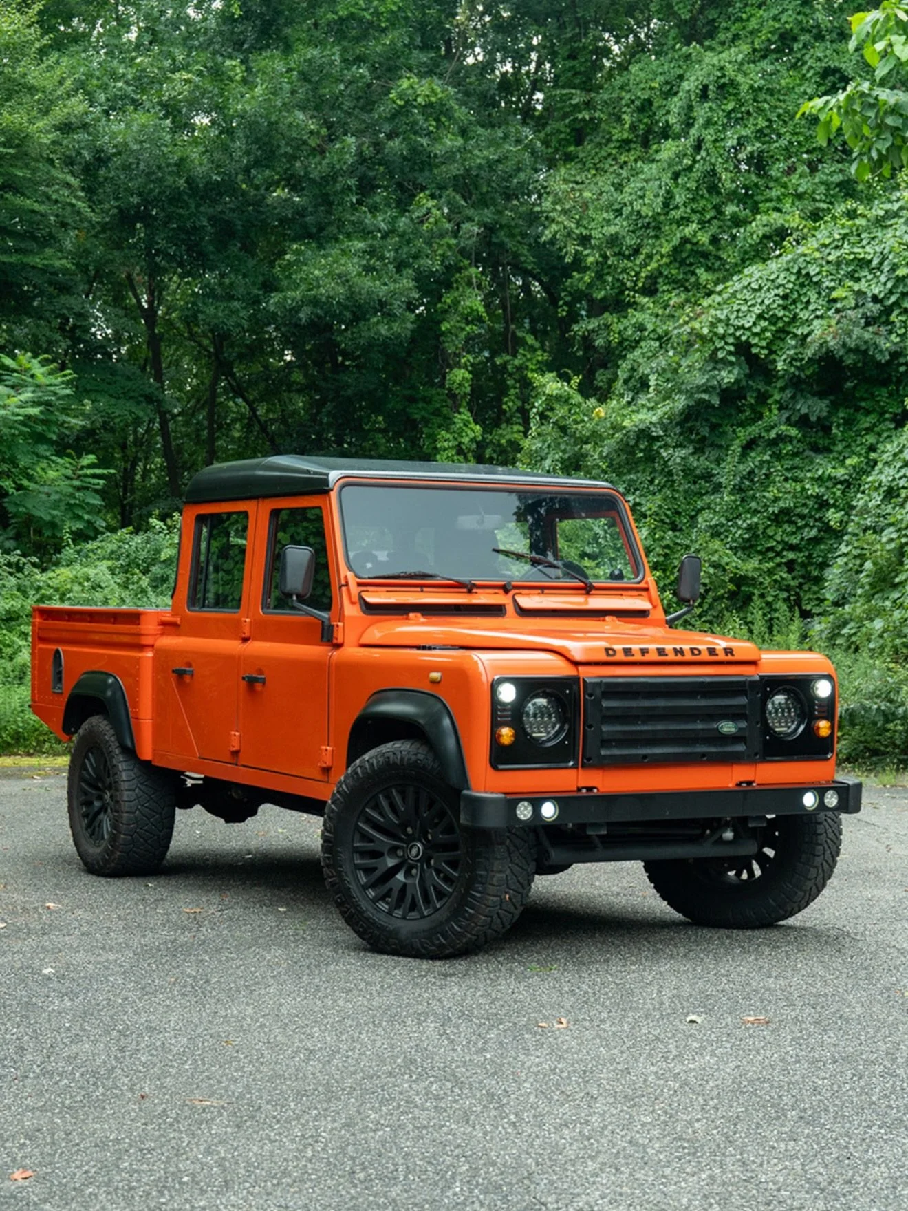 An icon of British off-road engineering.

The Land Rover Defender 130 represents everything that made the original Defender legendary. Rugged capability, unmistakable design, and a utilitarian character that has stood the test of time.

Finished in a